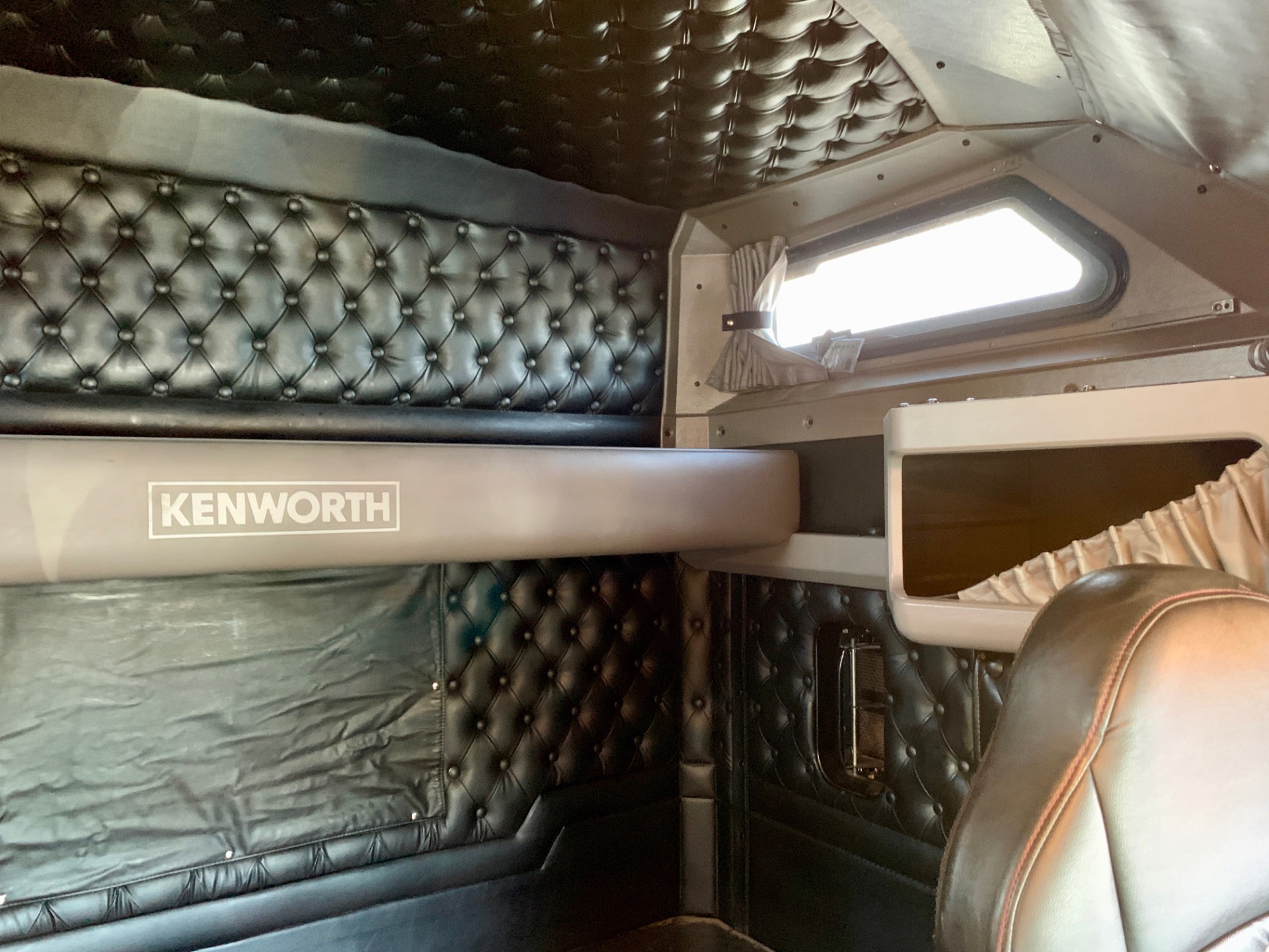 Used-2013-Kenworth-W900-L-SLEEPER-AeroCab-Sleeper-Cab---Cummins-ISX