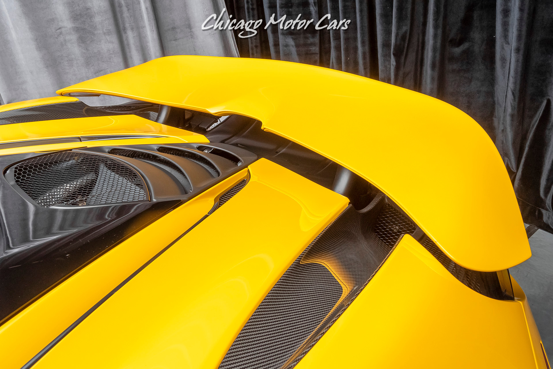 Used-2019-McLaren-720S-Performance-Coupe-MSRP-369K-LOADED-with-OPTIONS-Carbon-Fiber