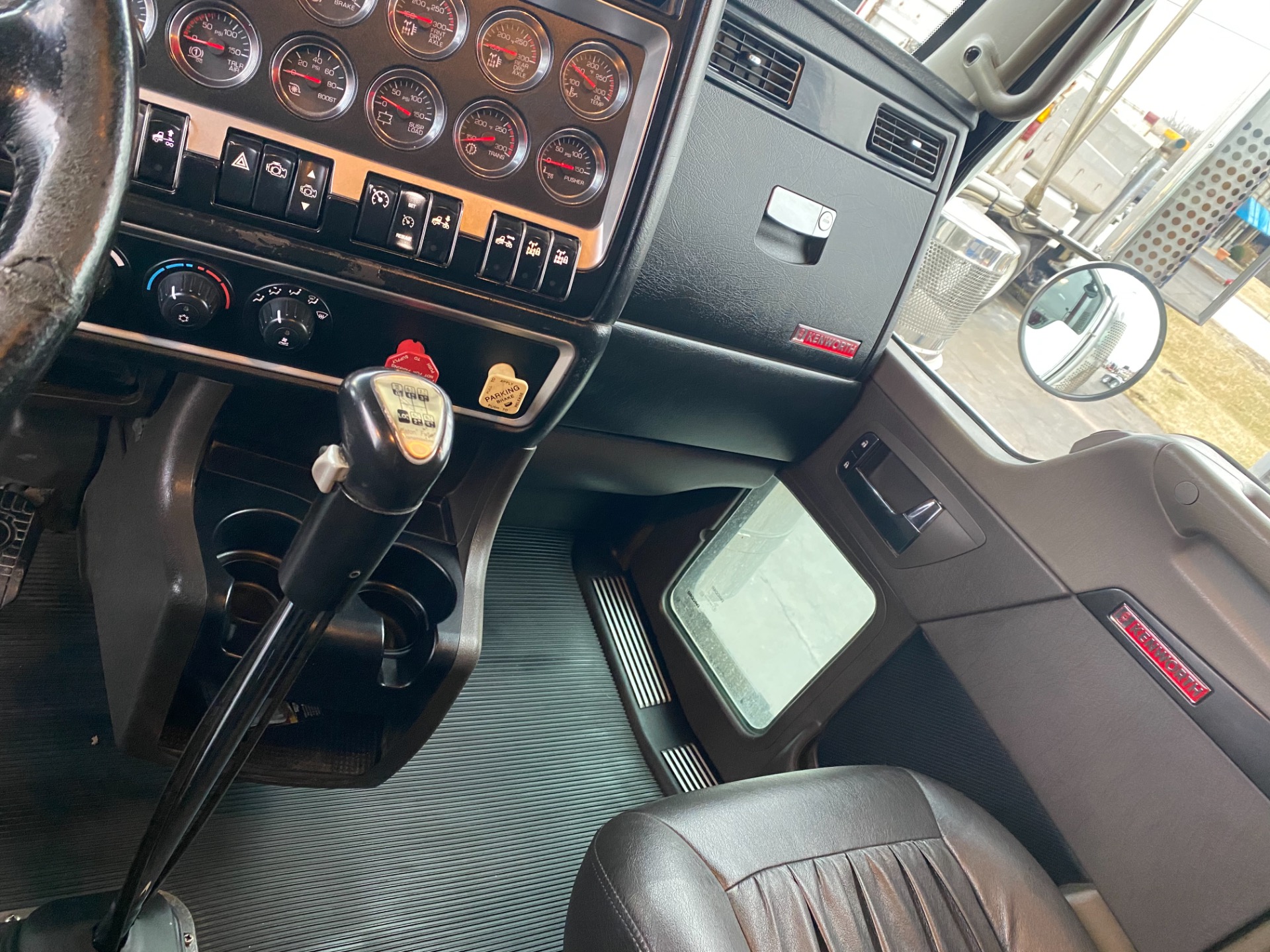 Used-2009-KENWORTH-T800W-Sleeper-Cab---Cummins-ISX---600HP