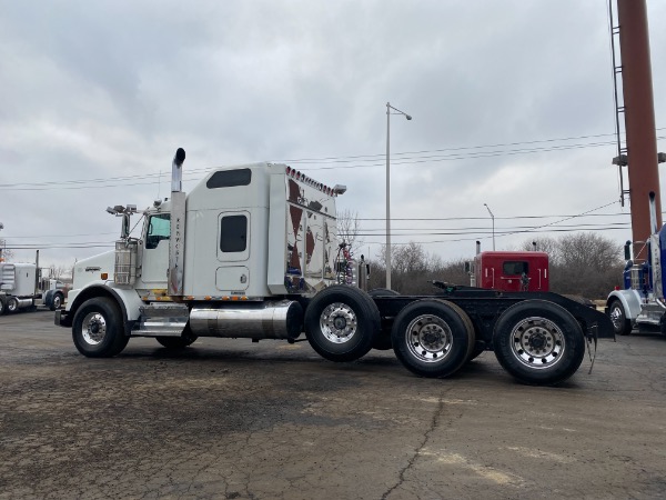 Used 2009 KENWORTH T800W Sleeper Cab - Cummins ISX - 600HP for sale Sold at Chicago Motor Cars in West Chicago IL 60185 3