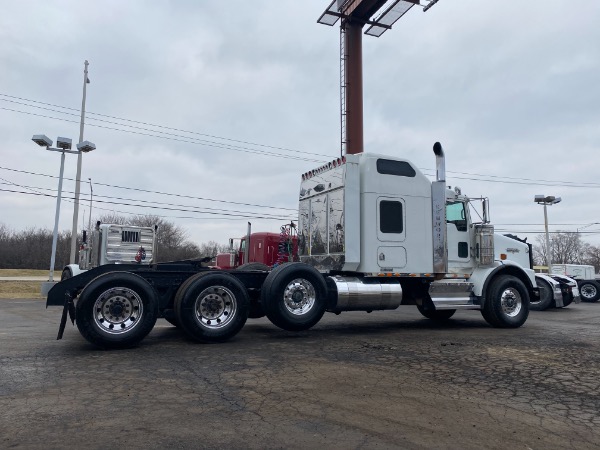 Used 2009 KENWORTH T800W Sleeper Cab - Cummins ISX - 600HP for sale Sold at Chicago Motor Cars in West Chicago IL 60185 4