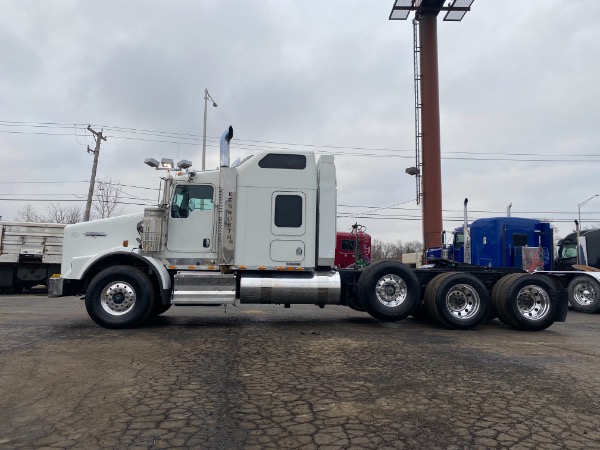 Used 2009 KENWORTH T800W Sleeper Cab - Cummins ISX - 600HP for sale Sold at Chicago Motor Cars in West Chicago IL 60185 6