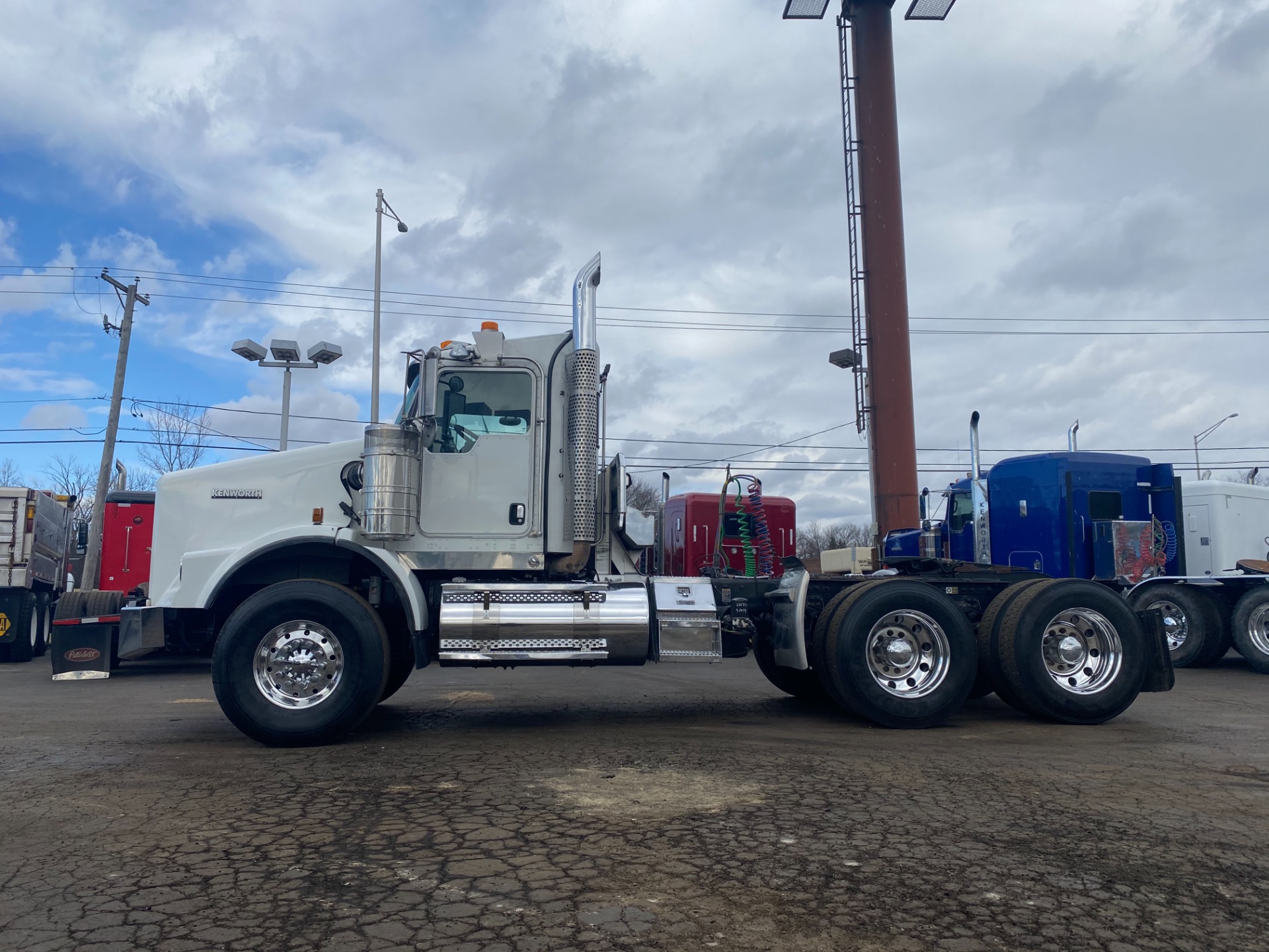 Used 2009 KENWORTH T800 Cummins ISX - 600HP for sale Sold at Chicago Motor Cars in West Chicago IL 60185 1