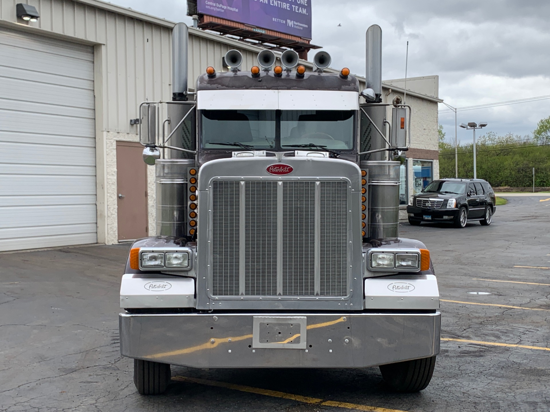 Used-2004-Peterbilt-379-UltraCab-Day-Cab---CAT-C15---475-HP