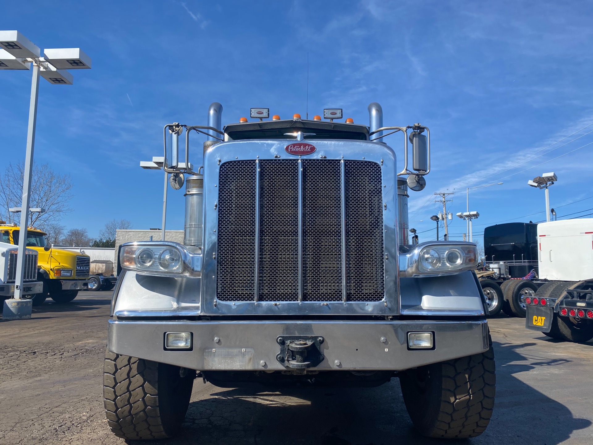 Used-2009-PETERBILT-388