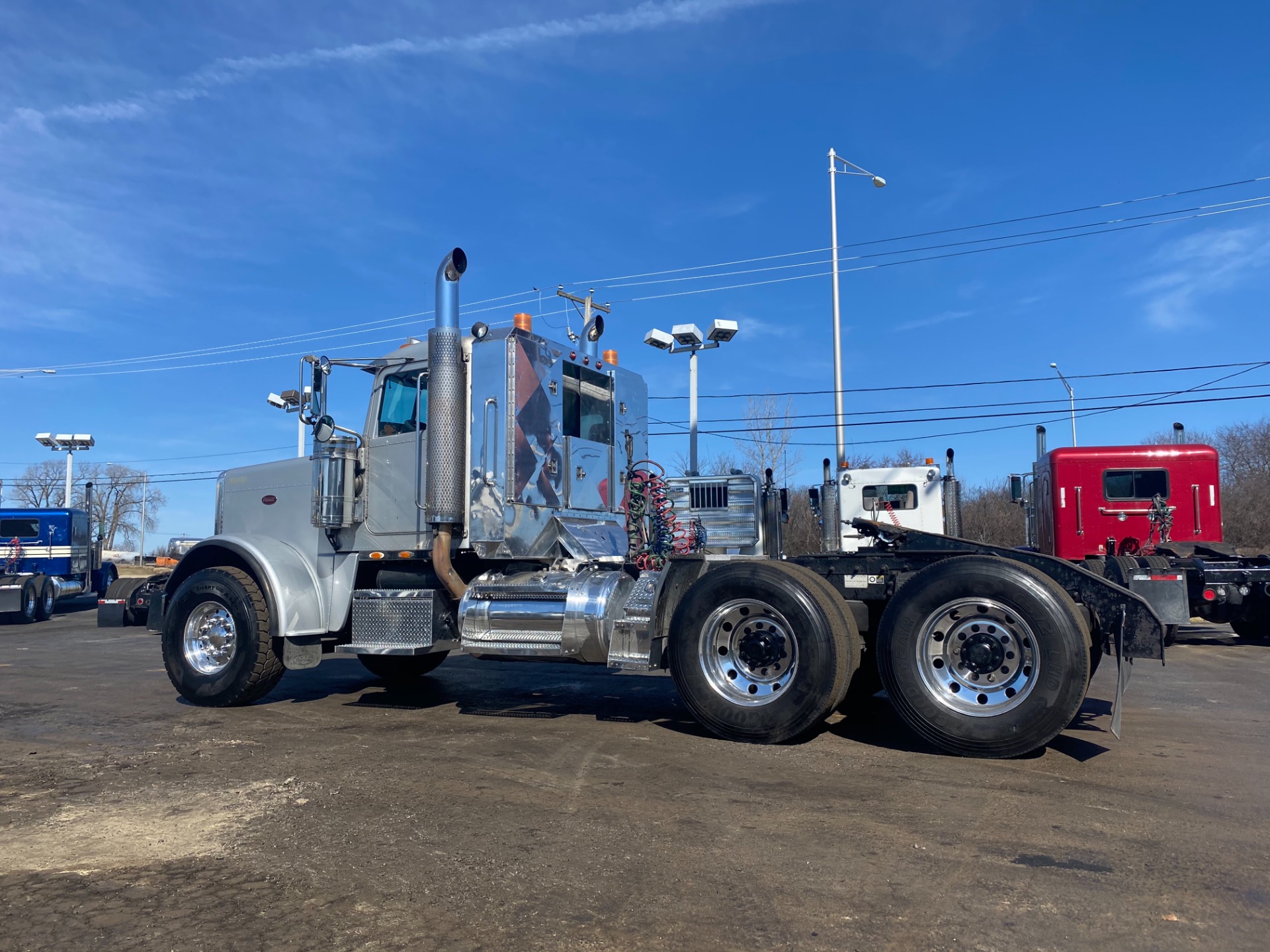 Used-2009-PETERBILT-388