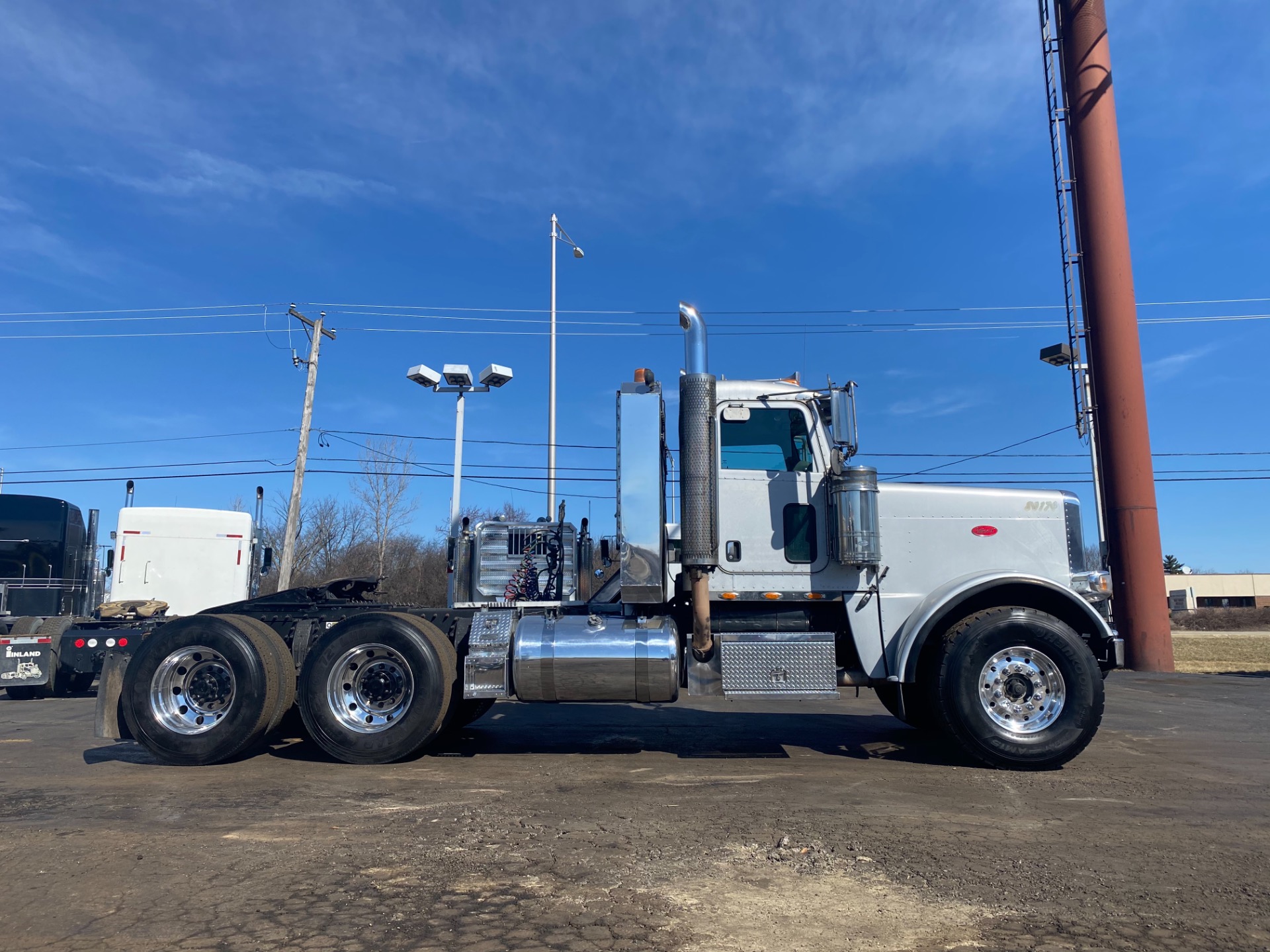 Used-2009-PETERBILT-388