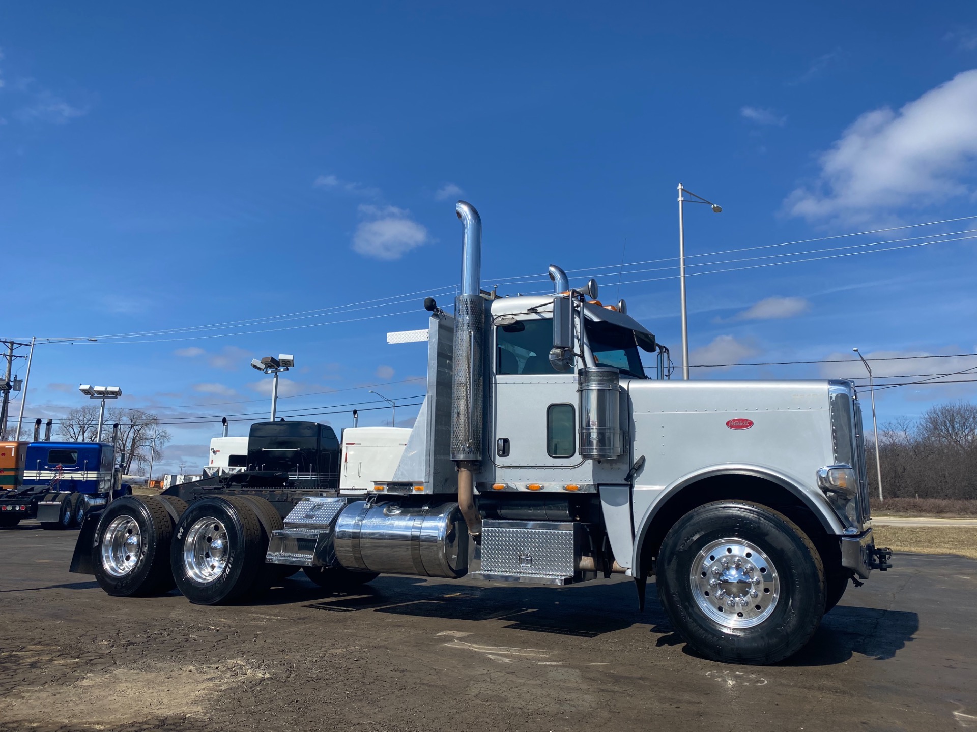 Used-2009-PETERBILT-388