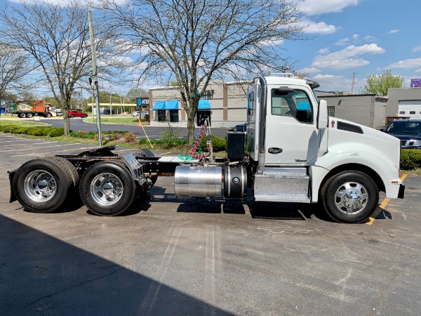 Used 2015 Kenworth T880 Cummins ISX - 10 Speed for sale Sold at Chicago Motor Cars in West Chicago IL 60185 6