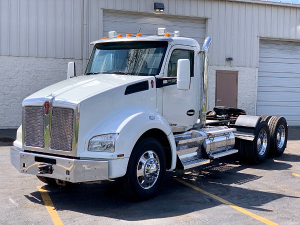 Used 2015 Kenworth T880 Cummins ISX - 10 Speed for sale Sold at Chicago Motor Cars in West Chicago IL 60185 1