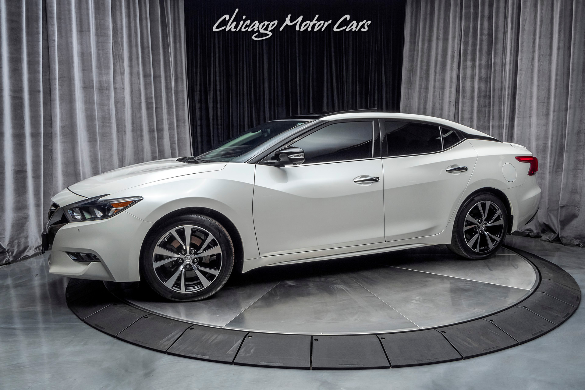 Used 2018 Nissan Maxima 3.5 Platinum *LOADED!* Navigation-Pano Roof-BOSE Sound for sale Sold at Chicago Motor Cars in West Chicago IL 60185 1