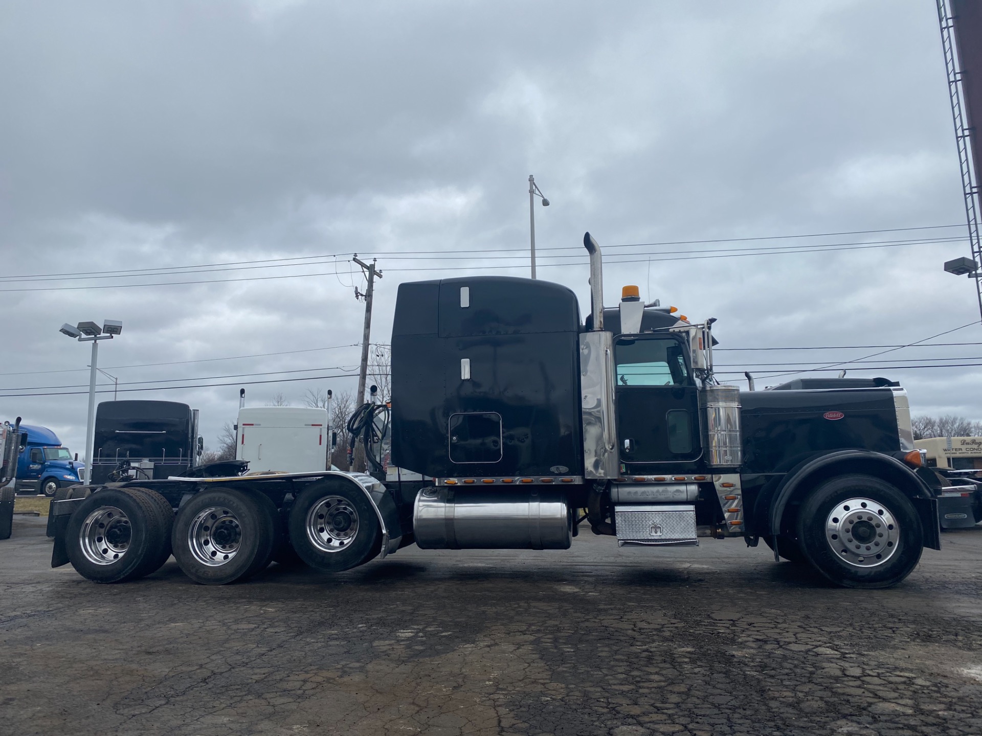 Used-2007-PETERBILT-379