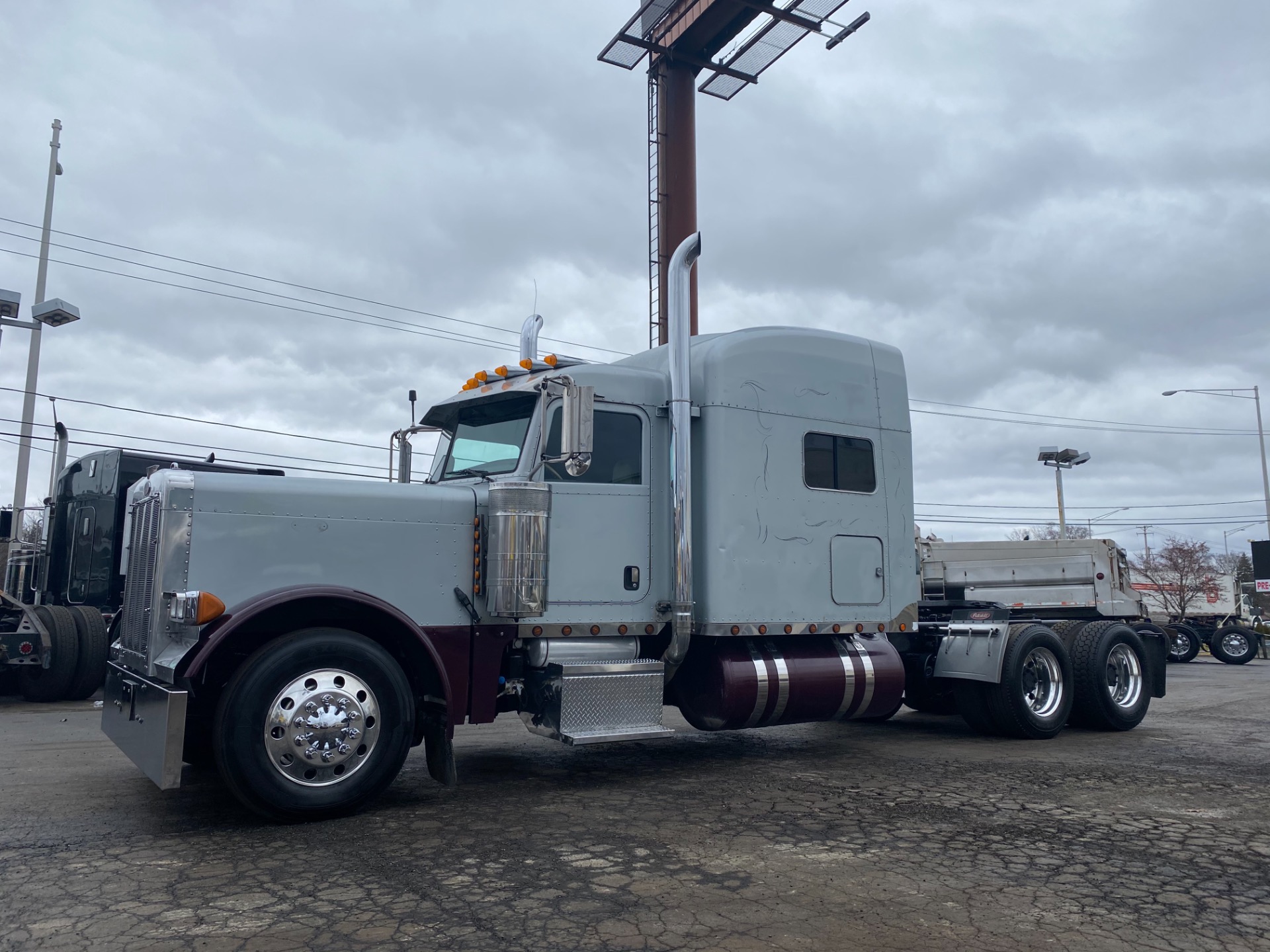 Used-2006-PETERBILT-379