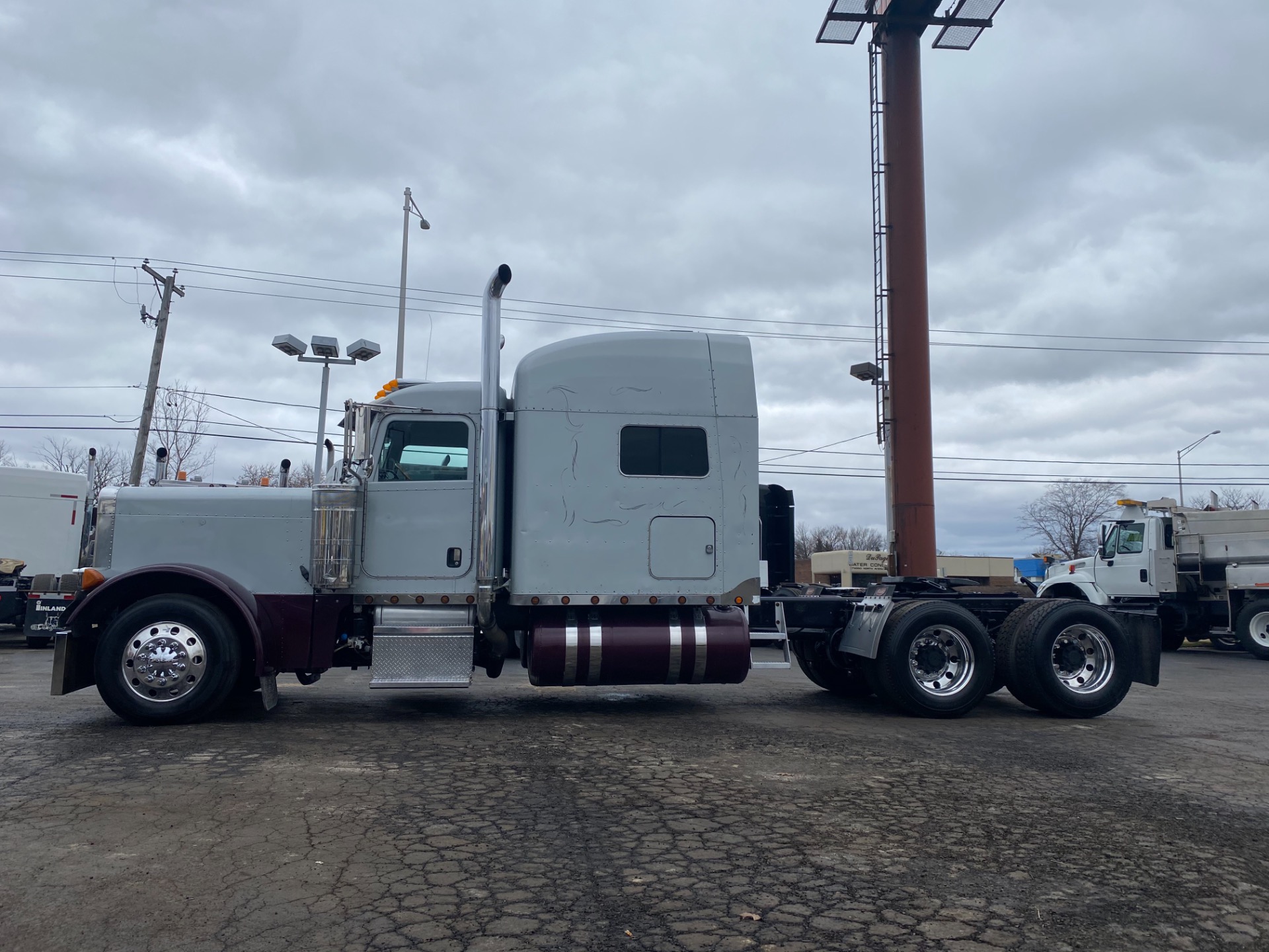 Used-2006-PETERBILT-379