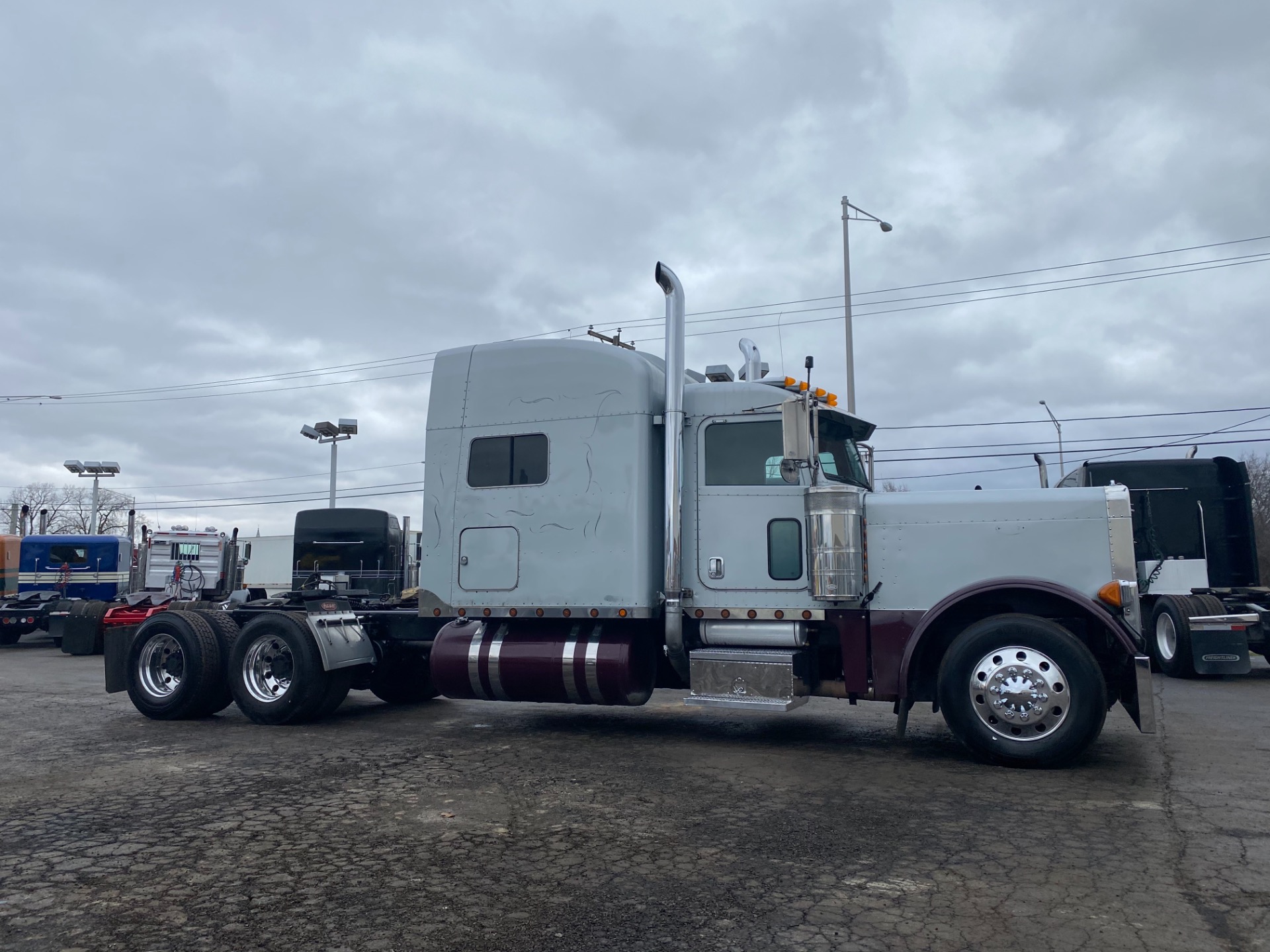 Used-2006-PETERBILT-379