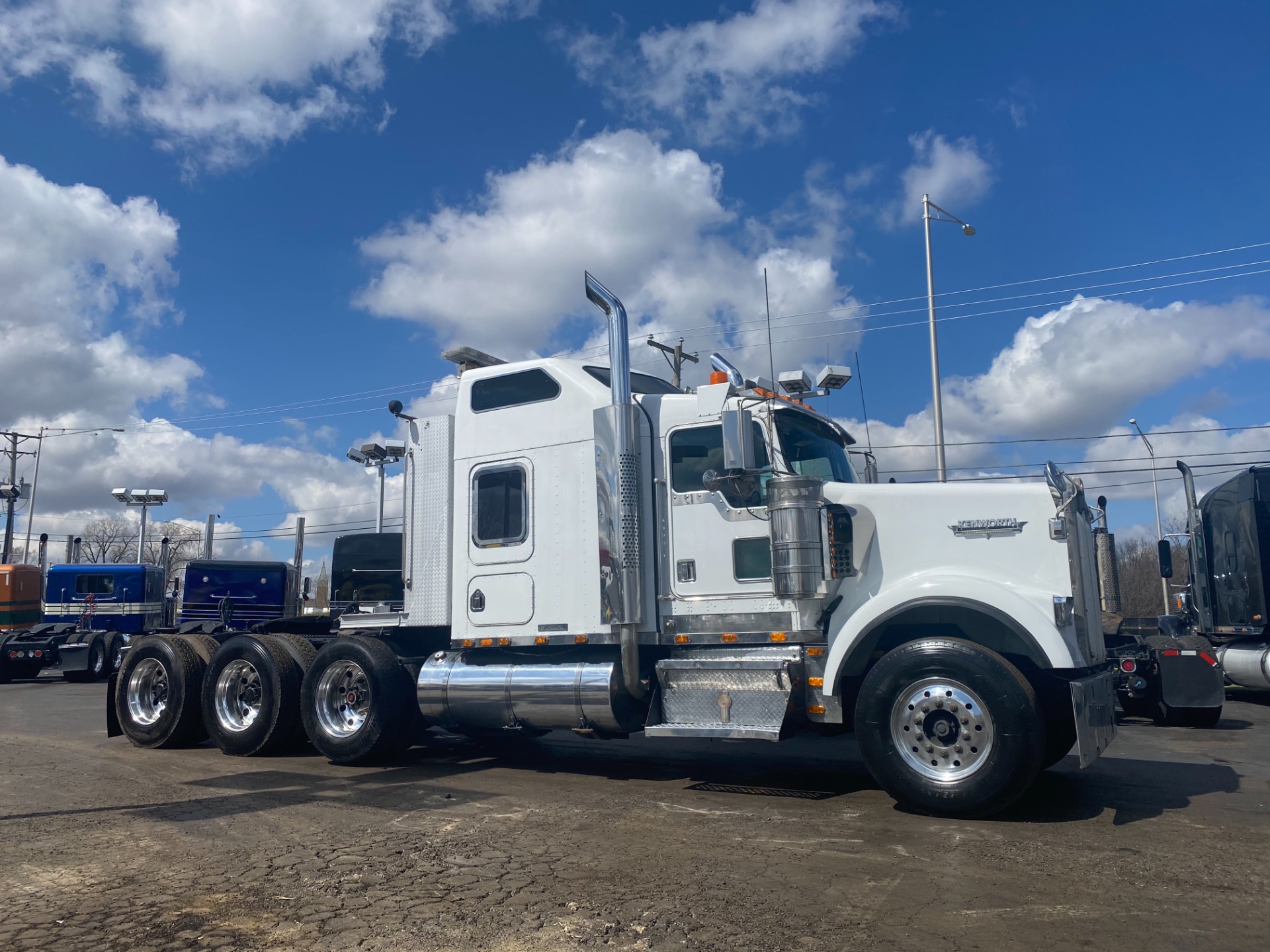 Used 2000 KENWORTH W900 for sale Sold at Chicago Motor Cars in West Chicago IL 60185 1