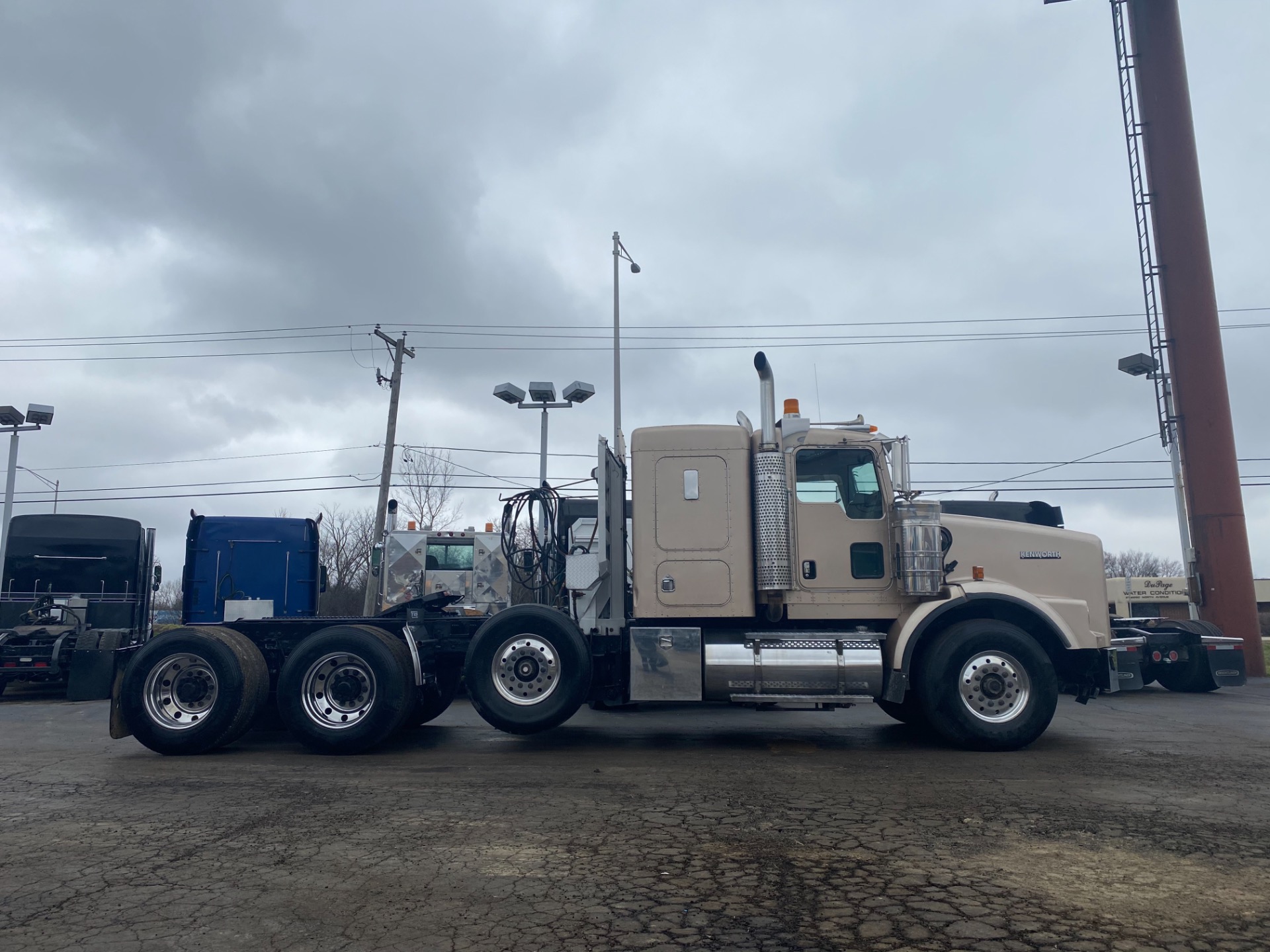 Used 2003 KENWORTH T800W for sale Sold at Chicago Motor Cars in West Chicago IL 60185 1