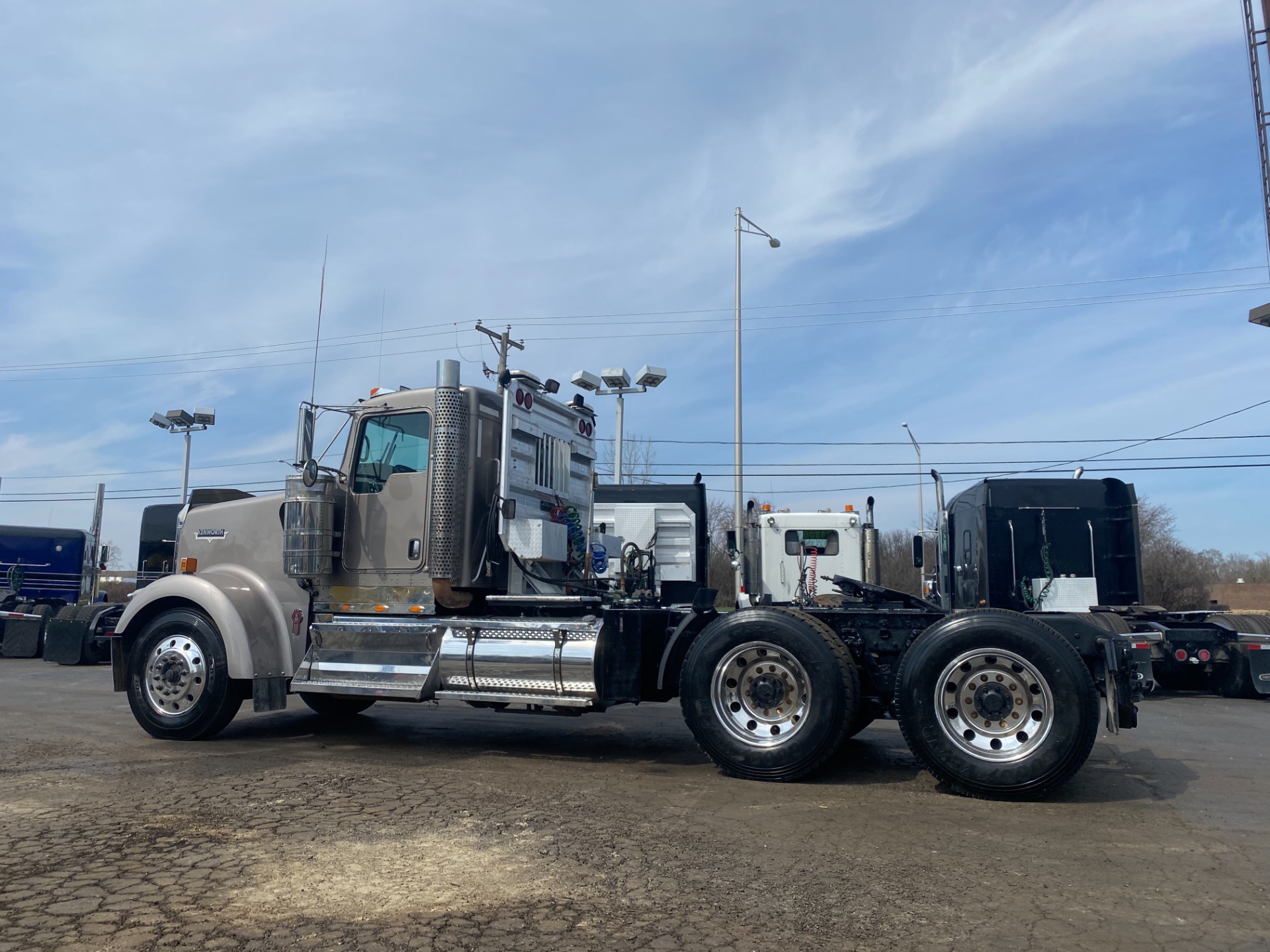 Used-2008-KENWORTH-W900