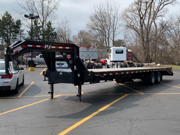 Used 2018 PJ FD352 35 Foot Flatdeck with Dual Axles for sale Sold at Chicago Motor Cars in West Chicago IL 60185 5