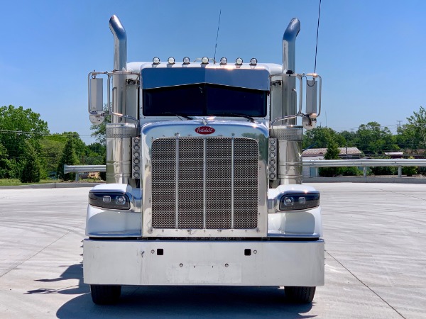 Used 2012 Peterbilt 389 SLEEPER *CANADIAN REGISTERED* *GLIDER* Detroit Series 60-500 HP *SHIPPING TO CANADA INCLUDED!* for sale Sold at Chicago Motor Cars in West Chicago IL 60185 2