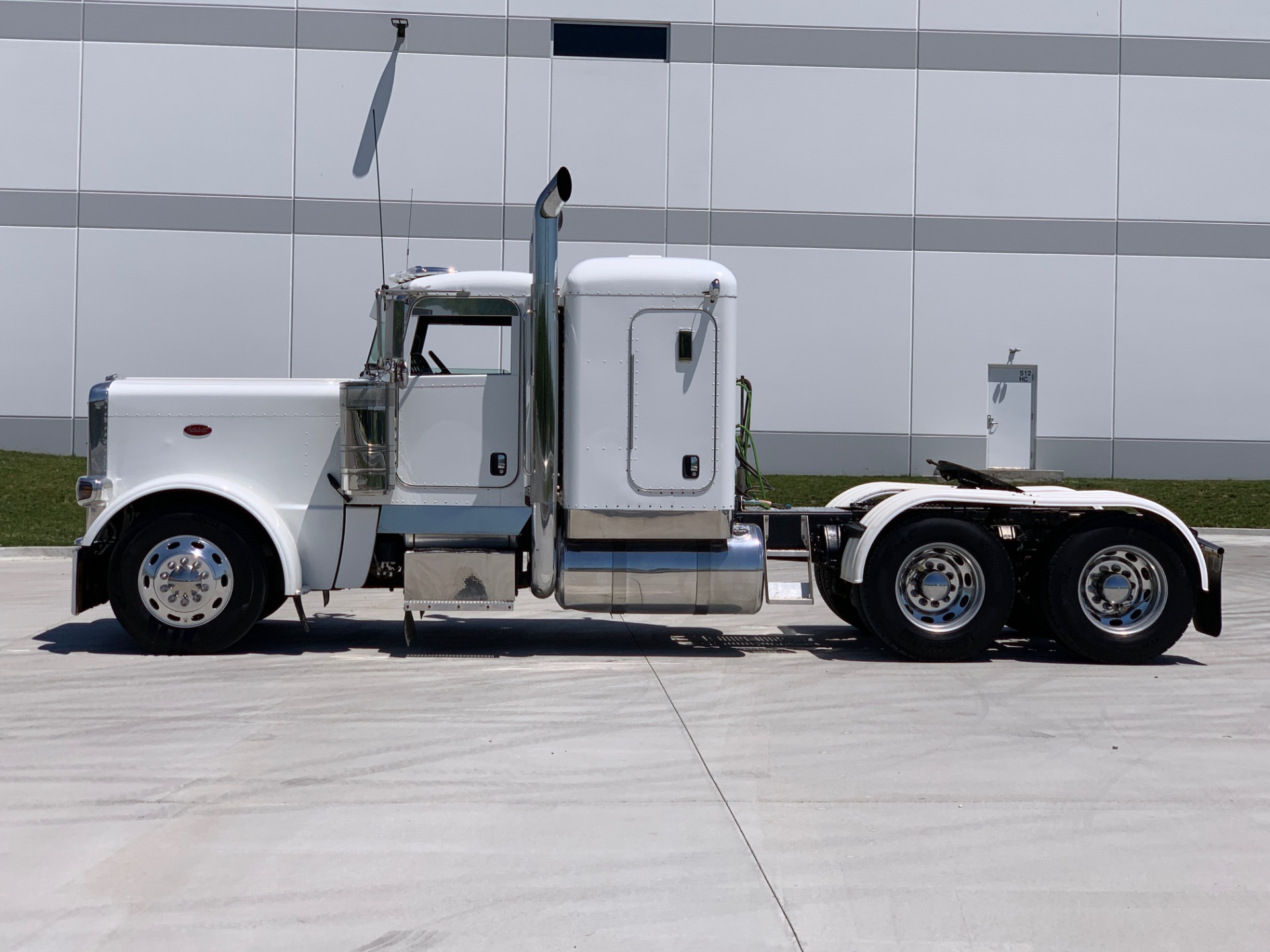 Used-2012-Peterbilt-389-SLEEPER-CANADIAN-REGISTERED-GLIDER-Detroit-Series-60-500-HP-SHIPPING-TO-CANADA-INCLUDED