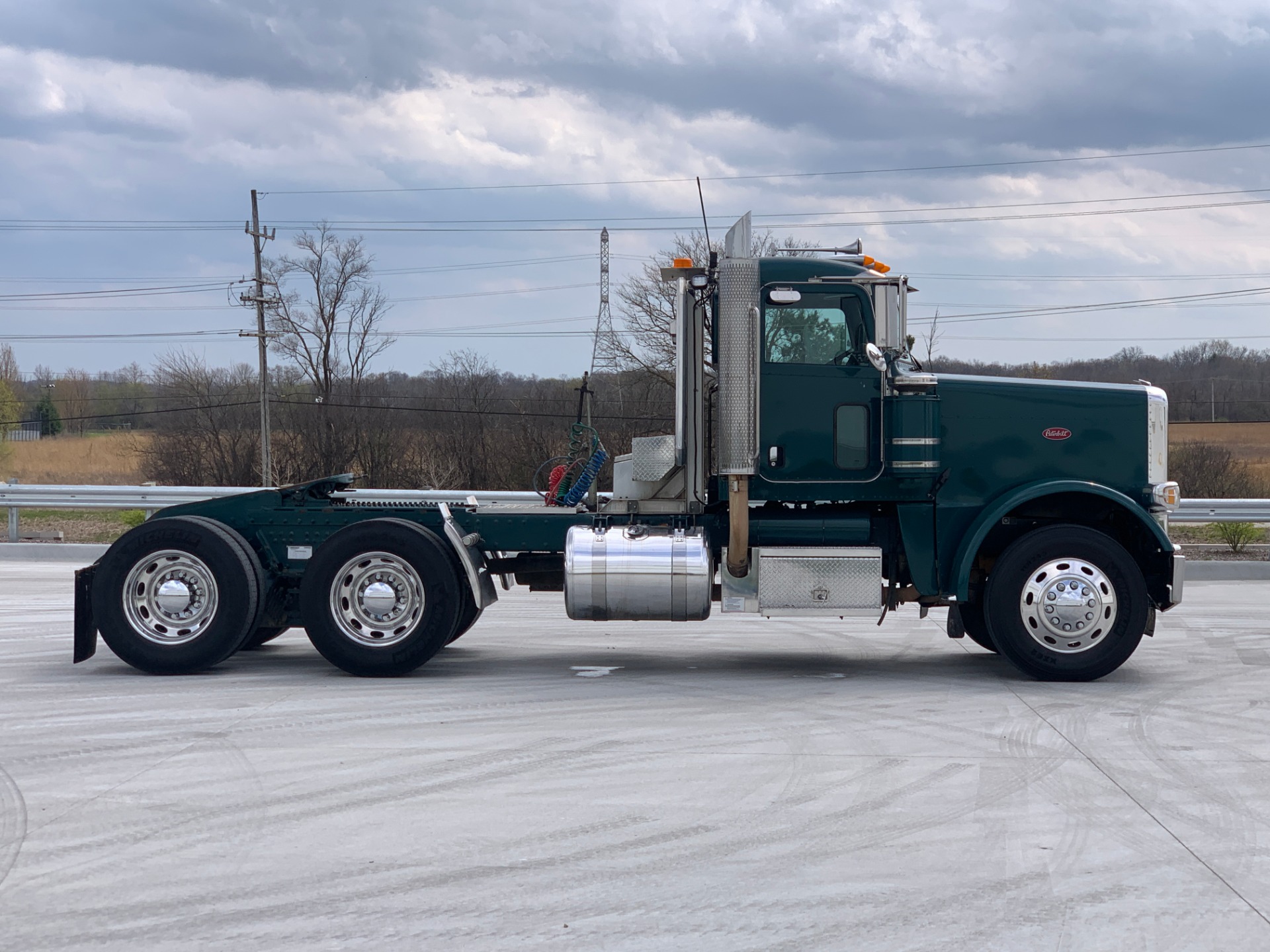 Used-2009-Peterbilt-388-Day-Cab---Cat-C15-18-Speed