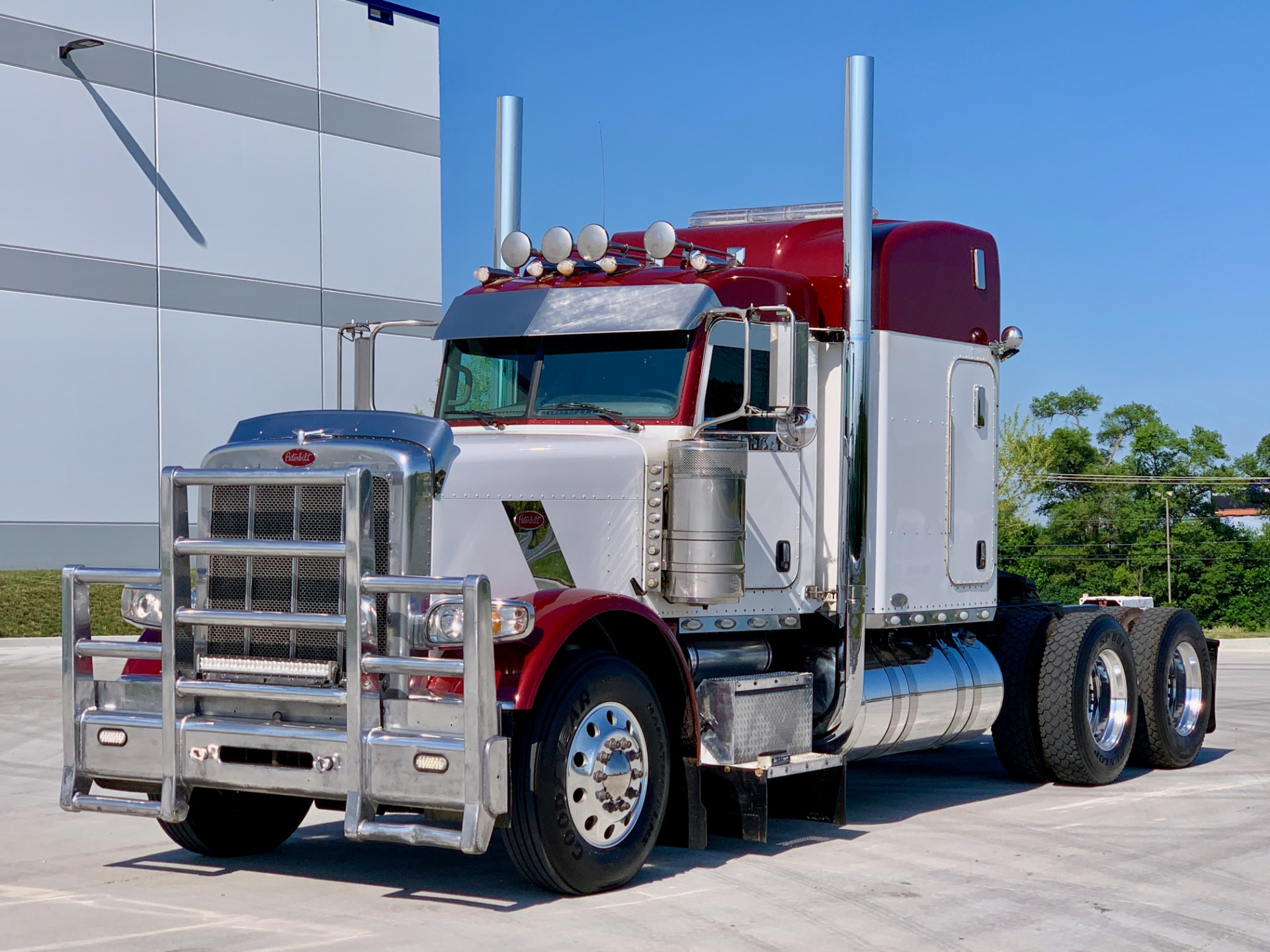 Used 2011 Peterbilt 388 Sleeper - Cat C15 - 18 Speed - 46K Rears - NICE! for sale Sold at Chicago Motor Cars in West Chicago IL 60185 1