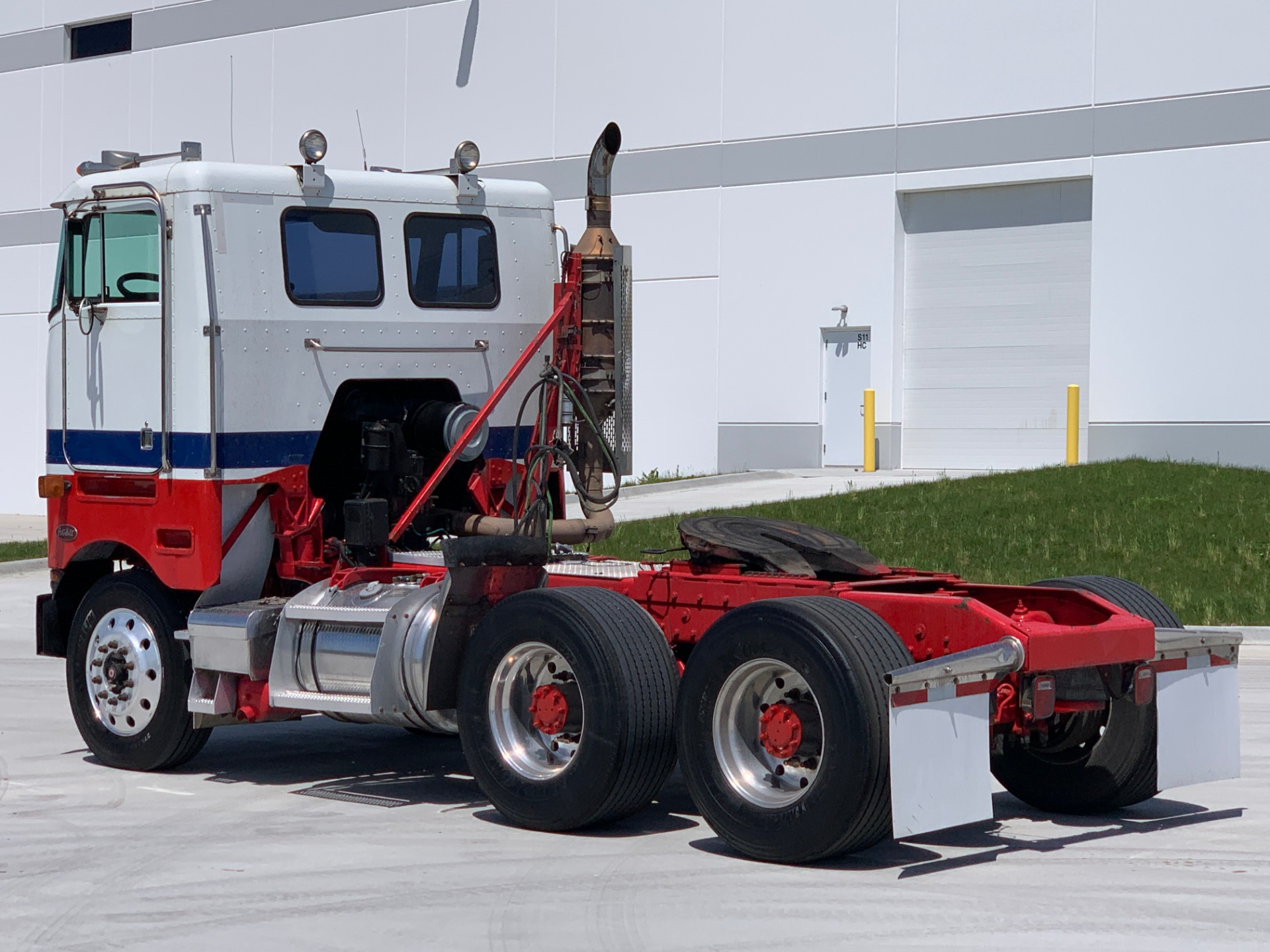 Used-2001-Peterbilt-362-Cab-Over-Day-Cab---Cummins-N14---VERY-NICE