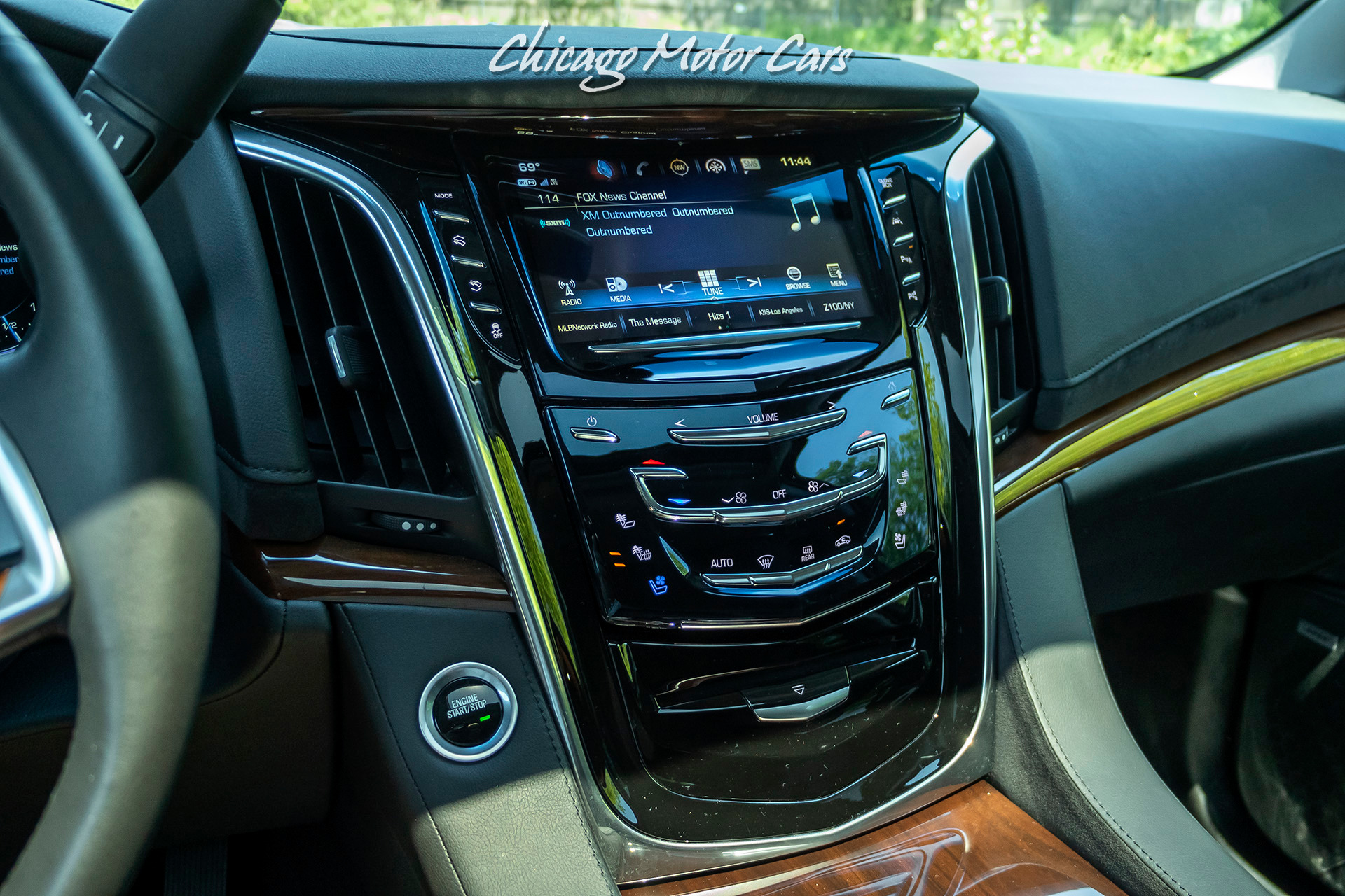 Used-2019-Cadillac-Escalade-ESV-Luxury-4x4