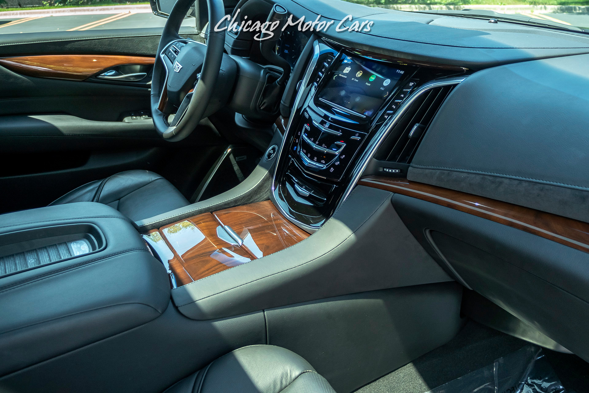 Used-2019-Cadillac-Escalade-ESV-Luxury-4x4