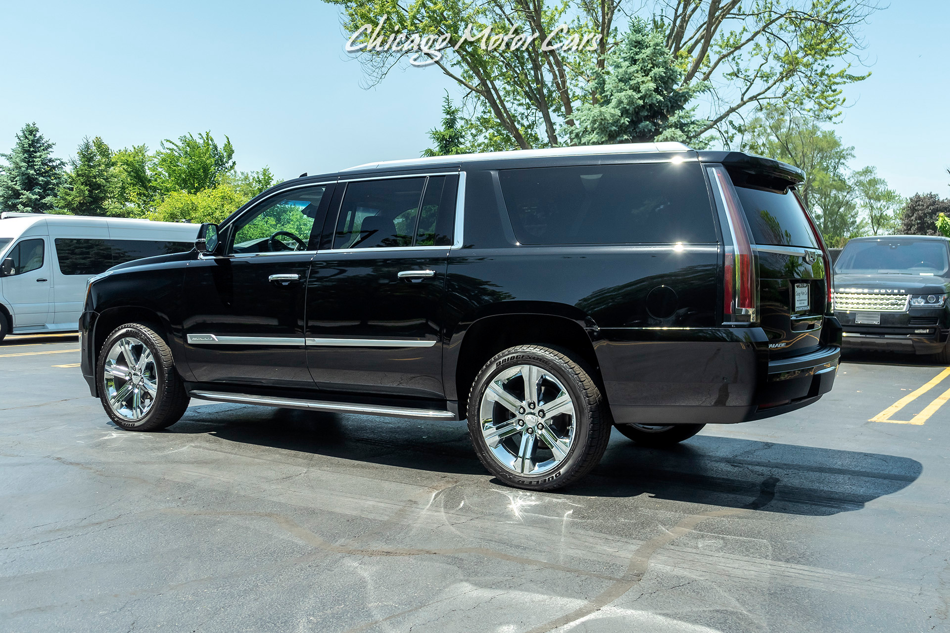 Used-2019-Cadillac-Escalade-ESV-Luxury-4x4