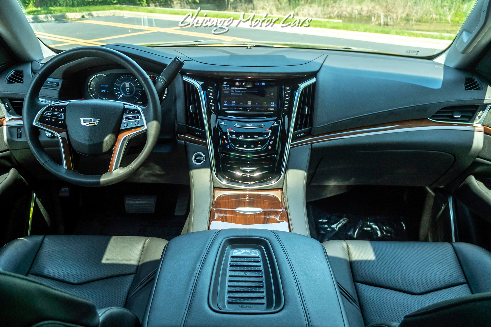 Used-2019-Cadillac-Escalade-ESV-Luxury-4x4