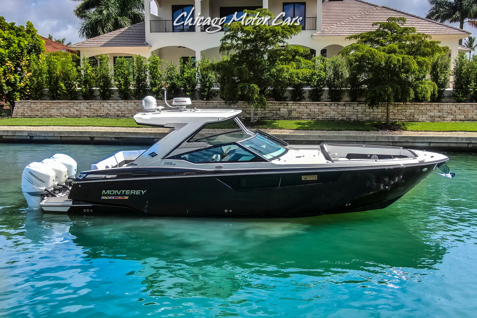 Used-2018-MONTEREY-385-SE-Express-Cruiser-w-3x-300-Verado-Outboards-with-Joysticks