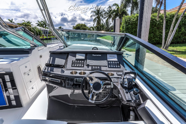 Used-2018-MONTEREY-385-SE-Express-Cruiser-w-3x-300-Verado-Outboards-with-Joysticks