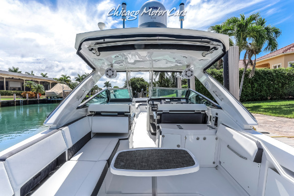 Used-2018-MONTEREY-385-SE-Express-Cruiser-w-3x-300-Verado-Outboards-with-Joysticks