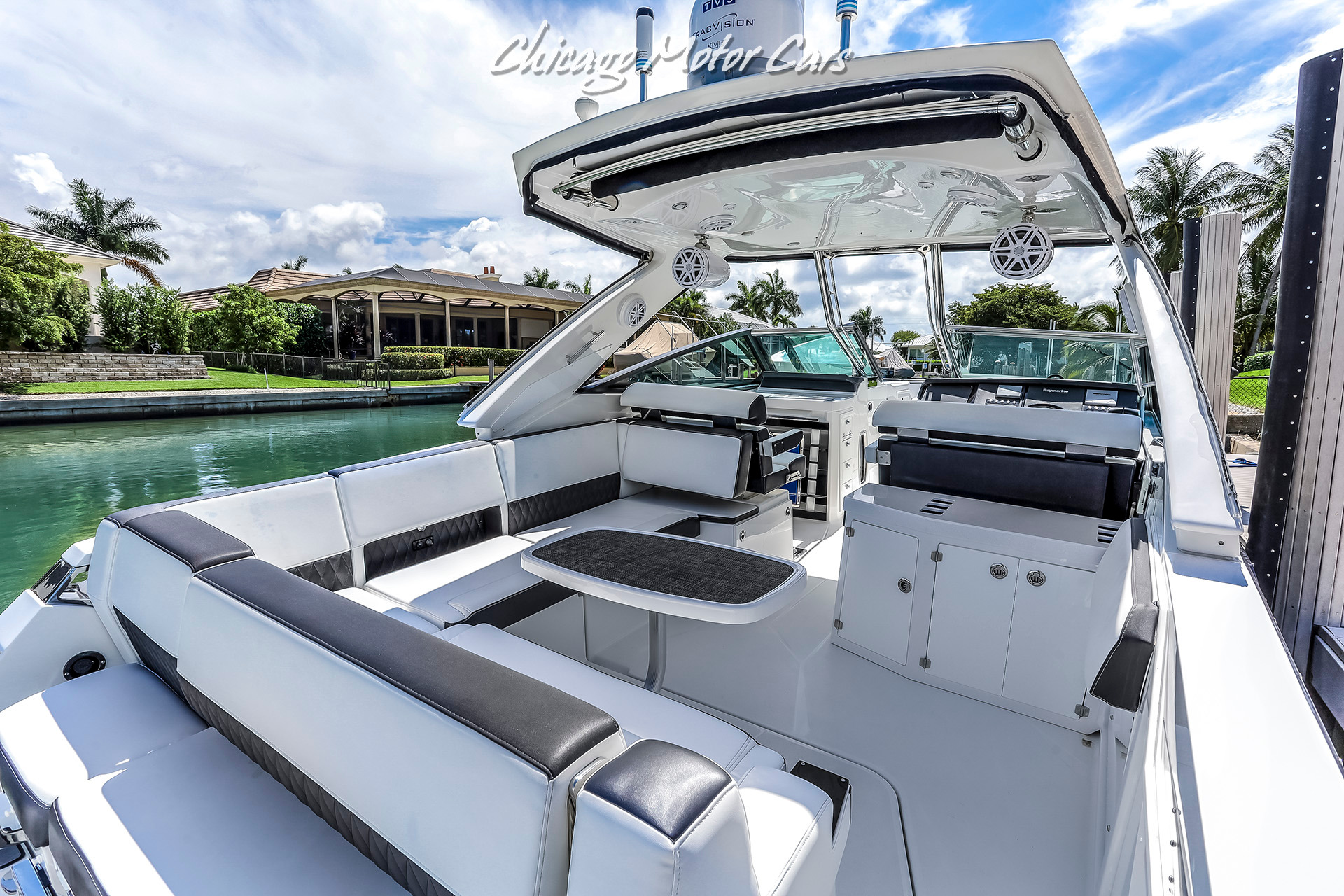 Used-2018-MONTEREY-385-SE-Express-Cruiser-w-3x-300-Verado-Outboards-with-Joysticks