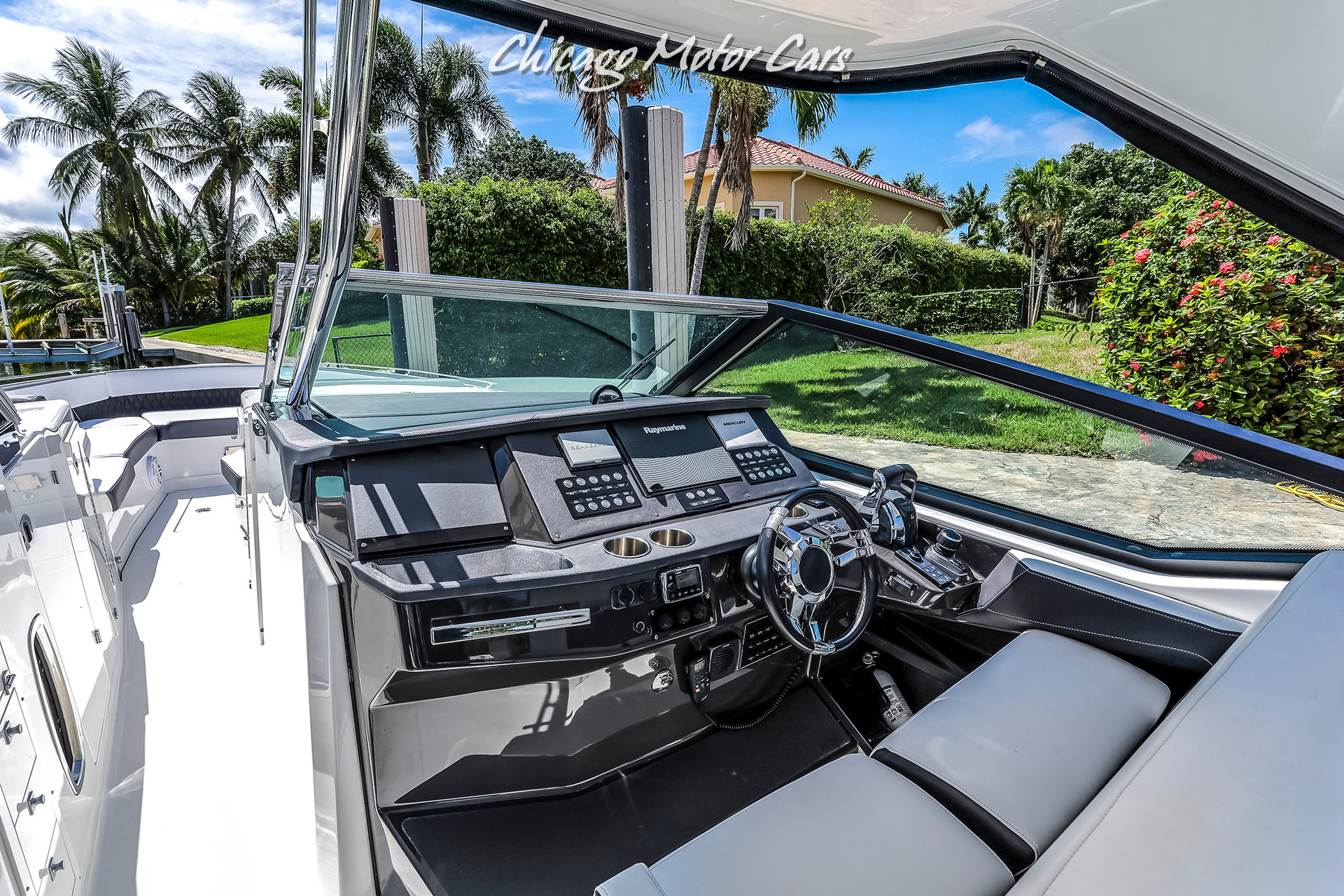 Used-2018-MONTEREY-385-SE-Express-Cruiser-w-3x-300-Verado-Outboards-with-Joysticks