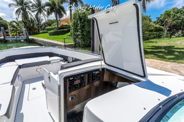 Used-2018-MONTEREY-385-SE-Express-Cruiser-w-3x-300-Verado-Outboards-with-Joysticks