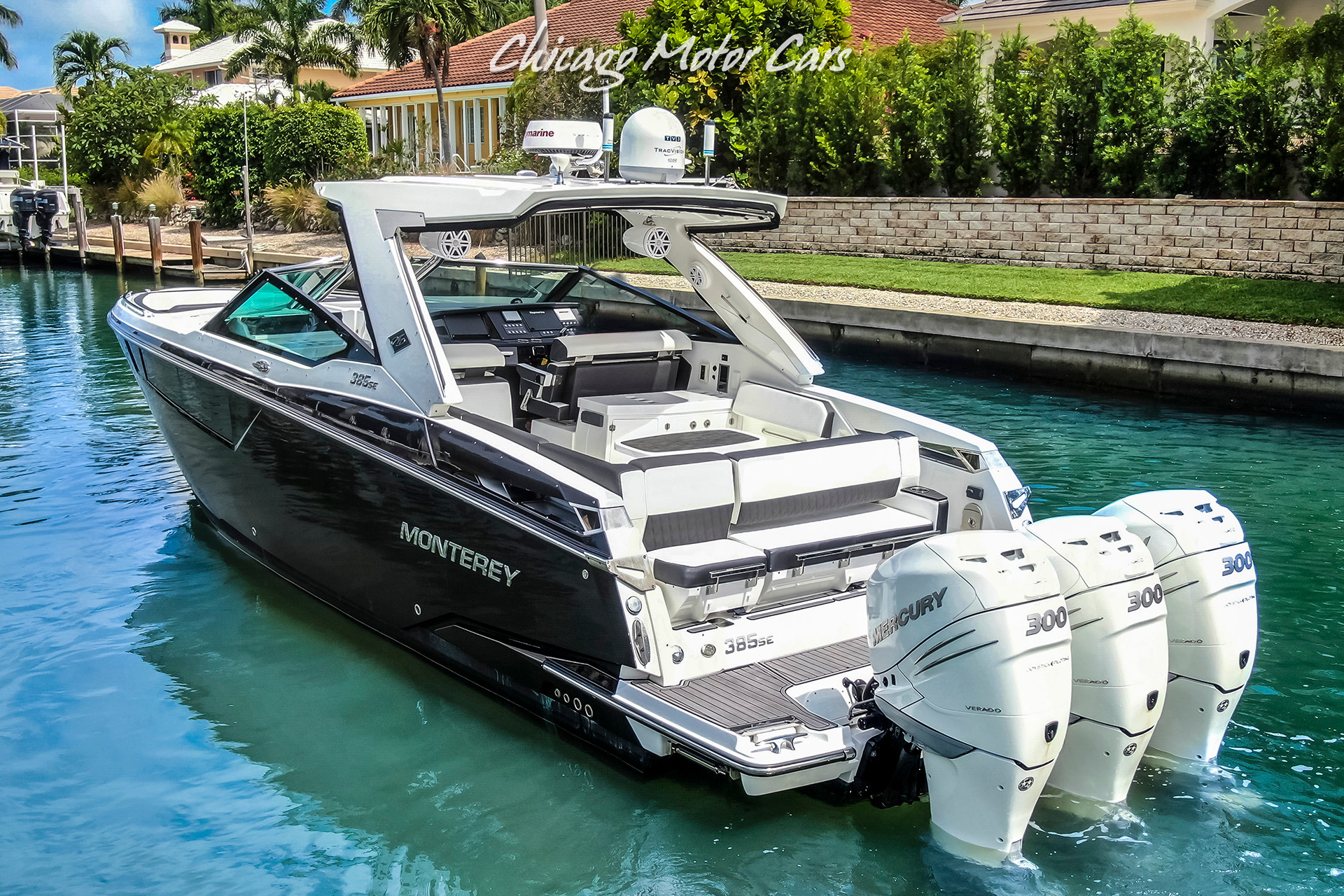 Used-2018-MONTEREY-385-SE-Express-Cruiser-w-3x-300-Verado-Outboards-with-Joysticks