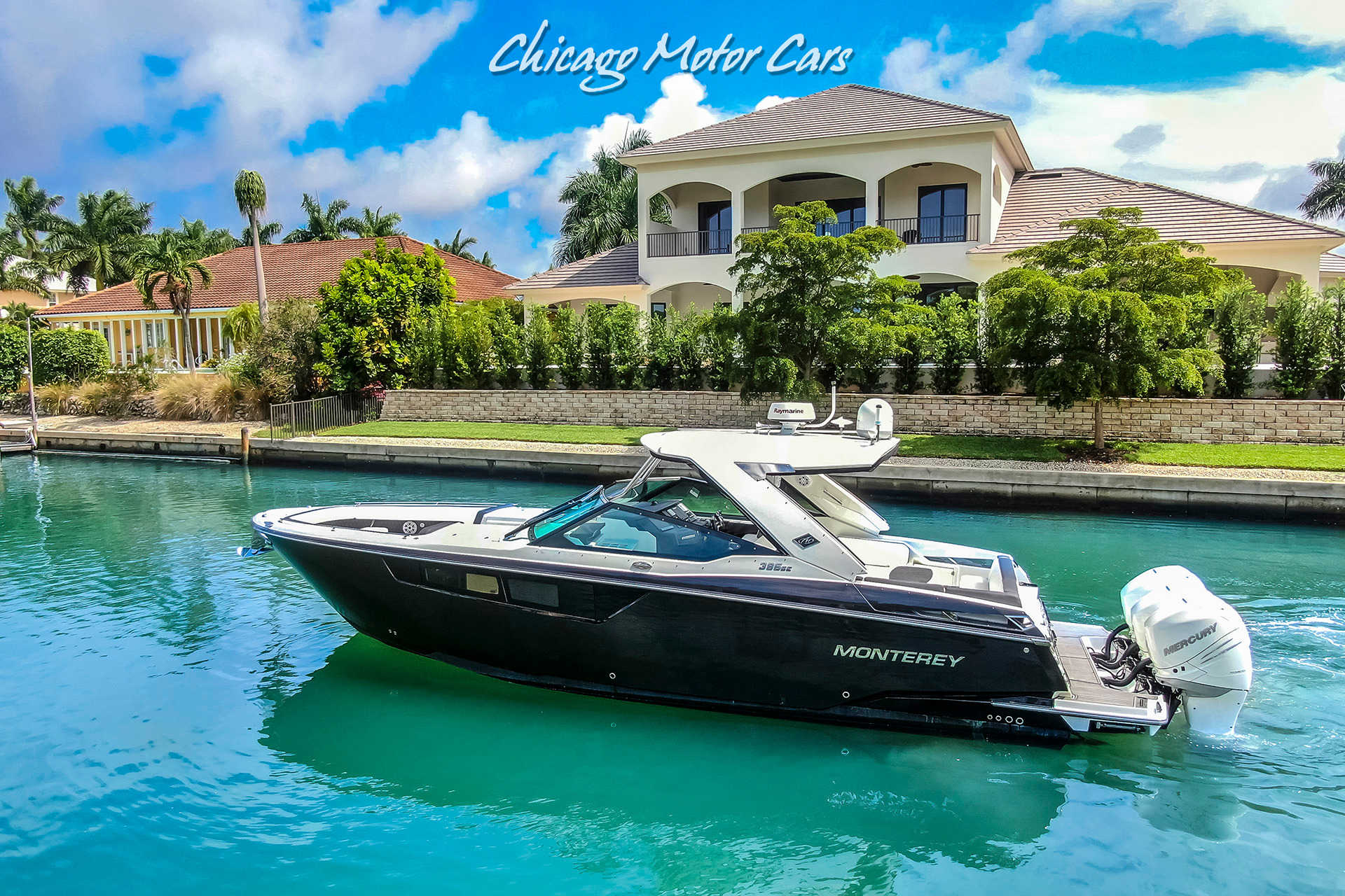 Used-2018-MONTEREY-385-SE-Express-Cruiser-w-3x-300-Verado-Outboards-with-Joysticks