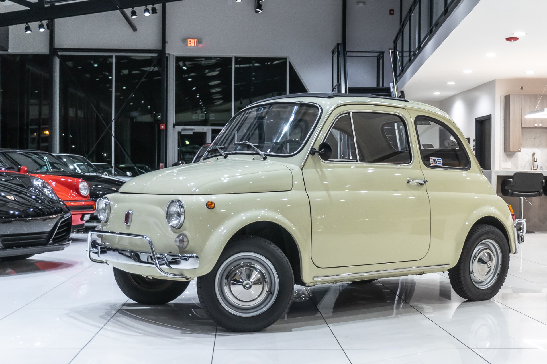 フィアット Giorgio Armani Fiat and a Cast of Design Castoffs