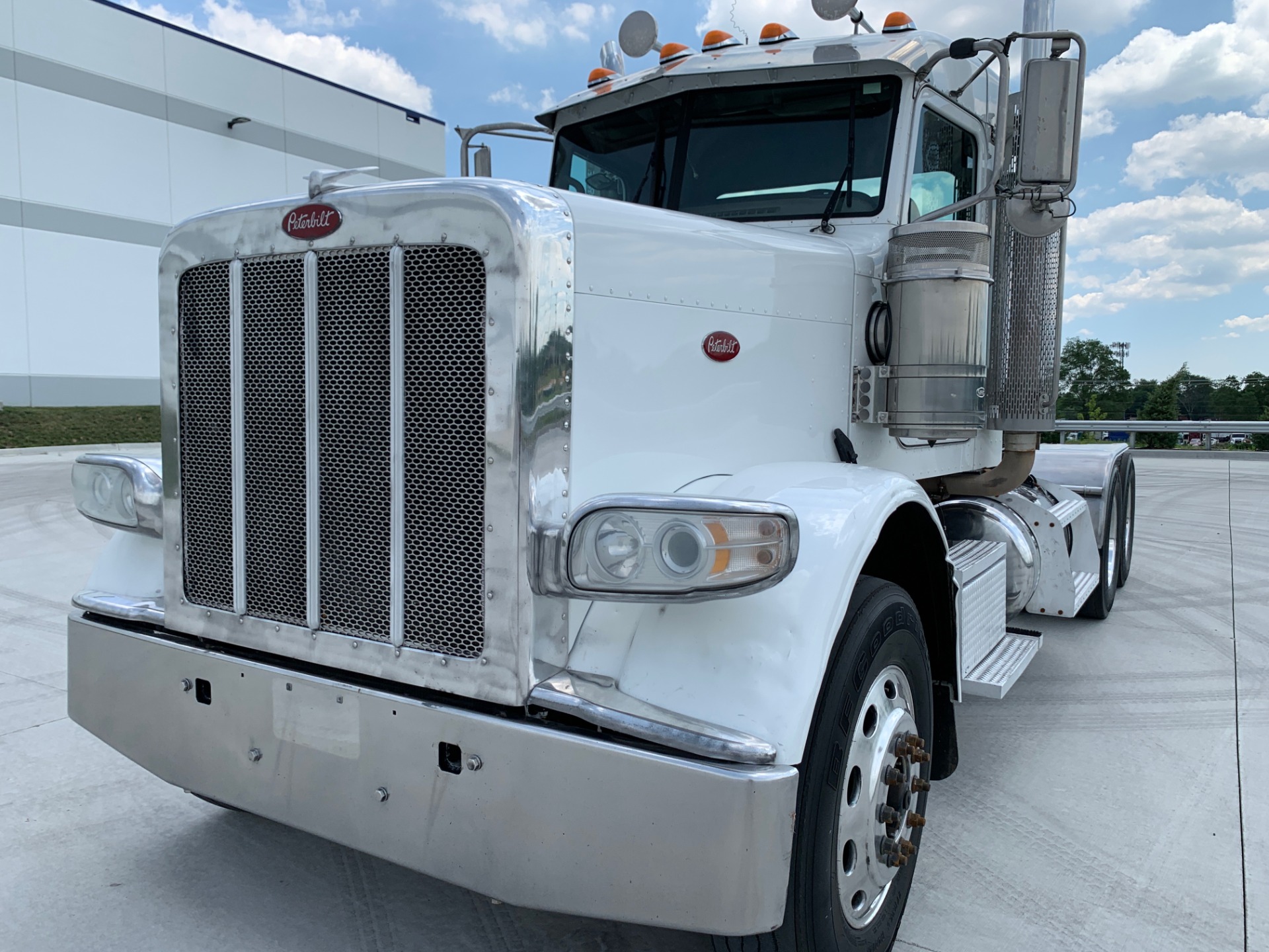 Used-2013-Peterbilt-388-Day-Cab---Cummins-ISX---550-Horsepower