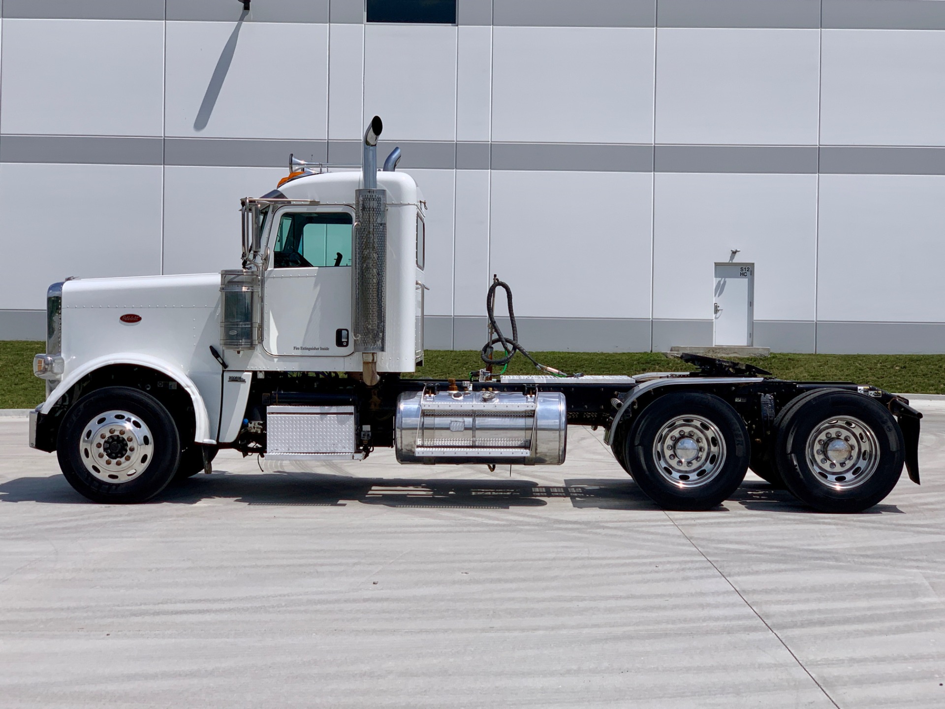 Used-2013-Peterbilt-388-Day-Cab---Cummins-ISX---550-Horsepower