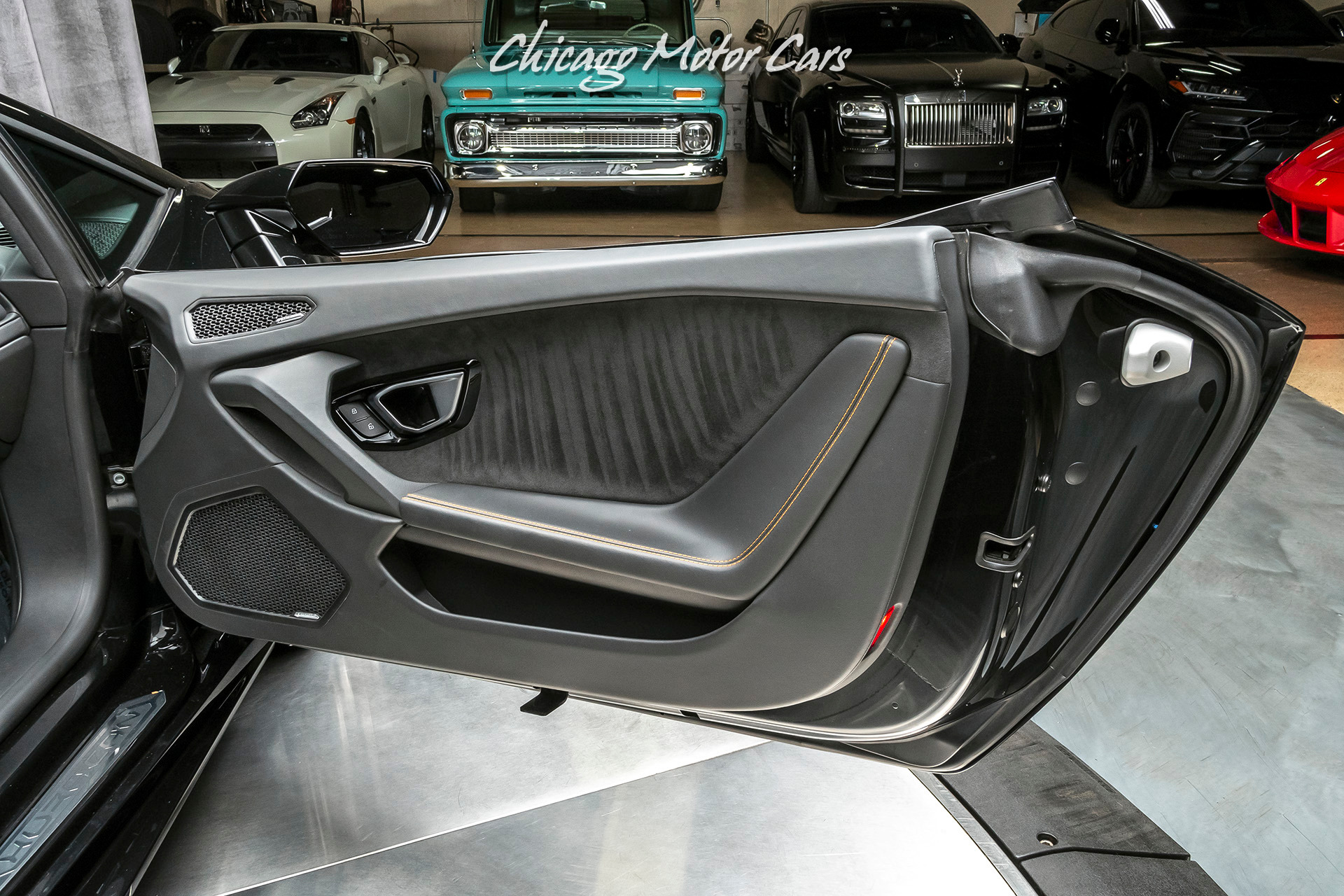 Used-2017-Lamborghini-Huracan-LP-610-4-Spyder-297kMSRP-Ad-Personam-Interior