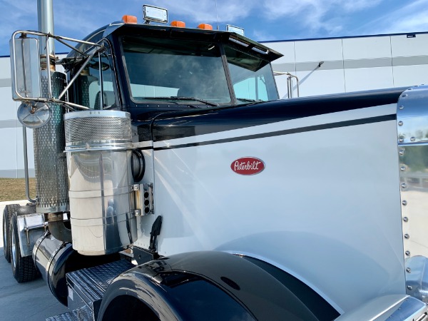 Used-2001-Peterbilt-378-Day-Cab