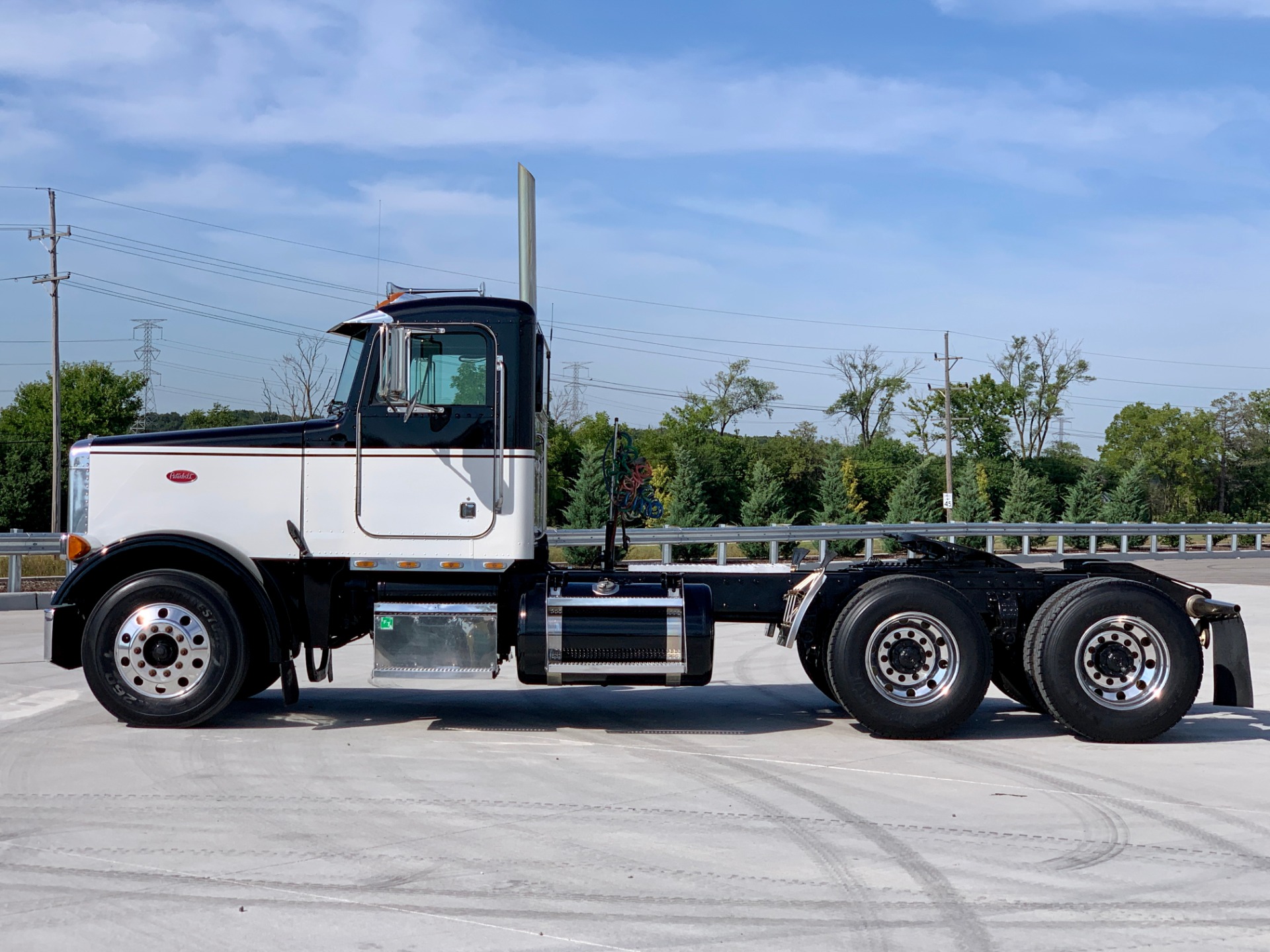 Used-2001-Peterbilt-378-Day-Cab