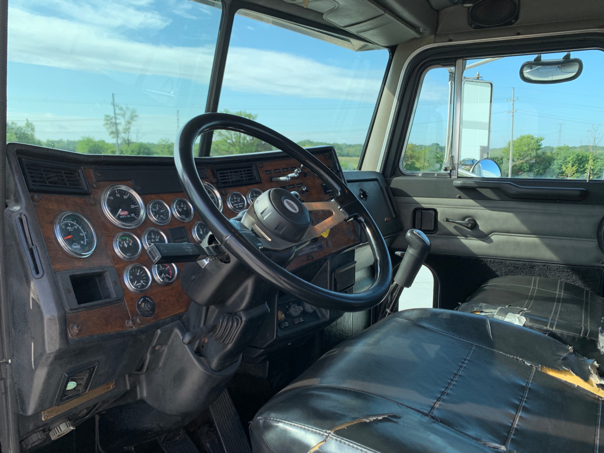 Used-2000-Peterbilt-378-Day-Cab---Cummins-ISM---10-Speed-Manual