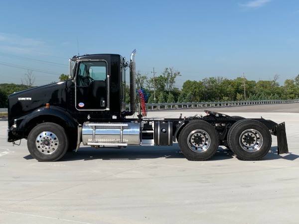 Used 2015 Kenworth T-800 Tandem-Axle Day Cab - CUMMINS ISX 450 - AUTOMATIC! for sale Sold at Chicago Motor Cars in West Chicago IL 60185 2