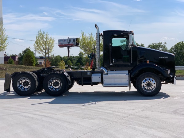 Used 2015 Kenworth T-800 Tandem-Axle Day Cab - CUMMINS ISX 450 - AUTOMATIC! for sale Sold at Chicago Motor Cars in West Chicago IL 60185 4
