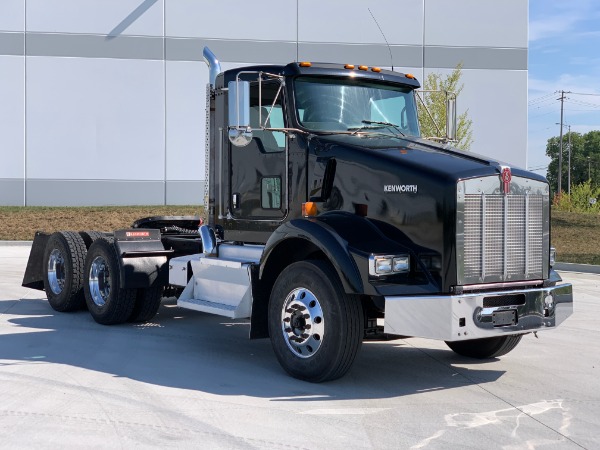 Used 2015 Kenworth T-800 Tandem-Axle Day Cab - CUMMINS ISX 450 - AUTOMATIC! for sale Sold at Chicago Motor Cars in West Chicago IL 60185 5